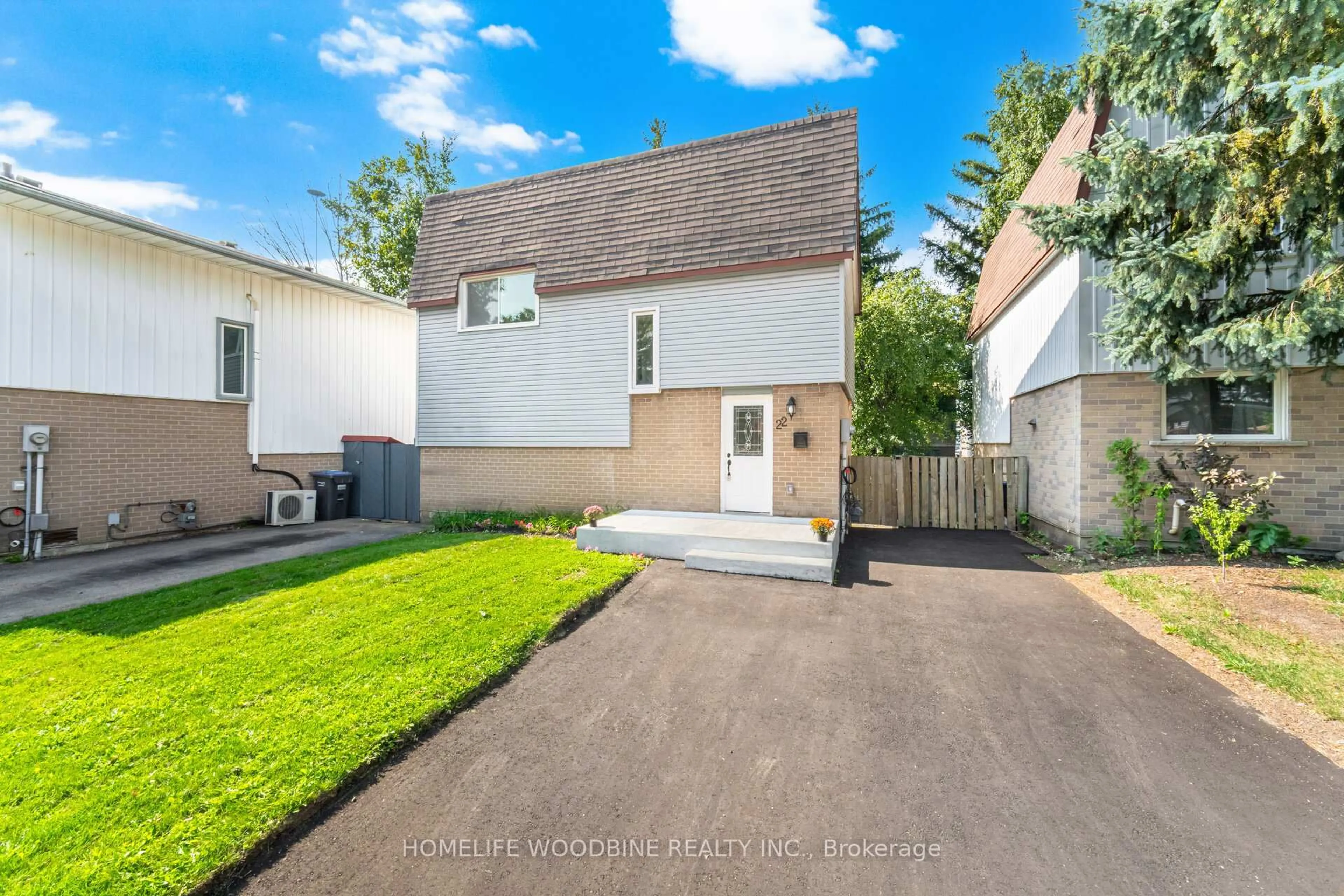 Patio, street for 22 Highview Tr, Brampton Ontario L6S 1P5