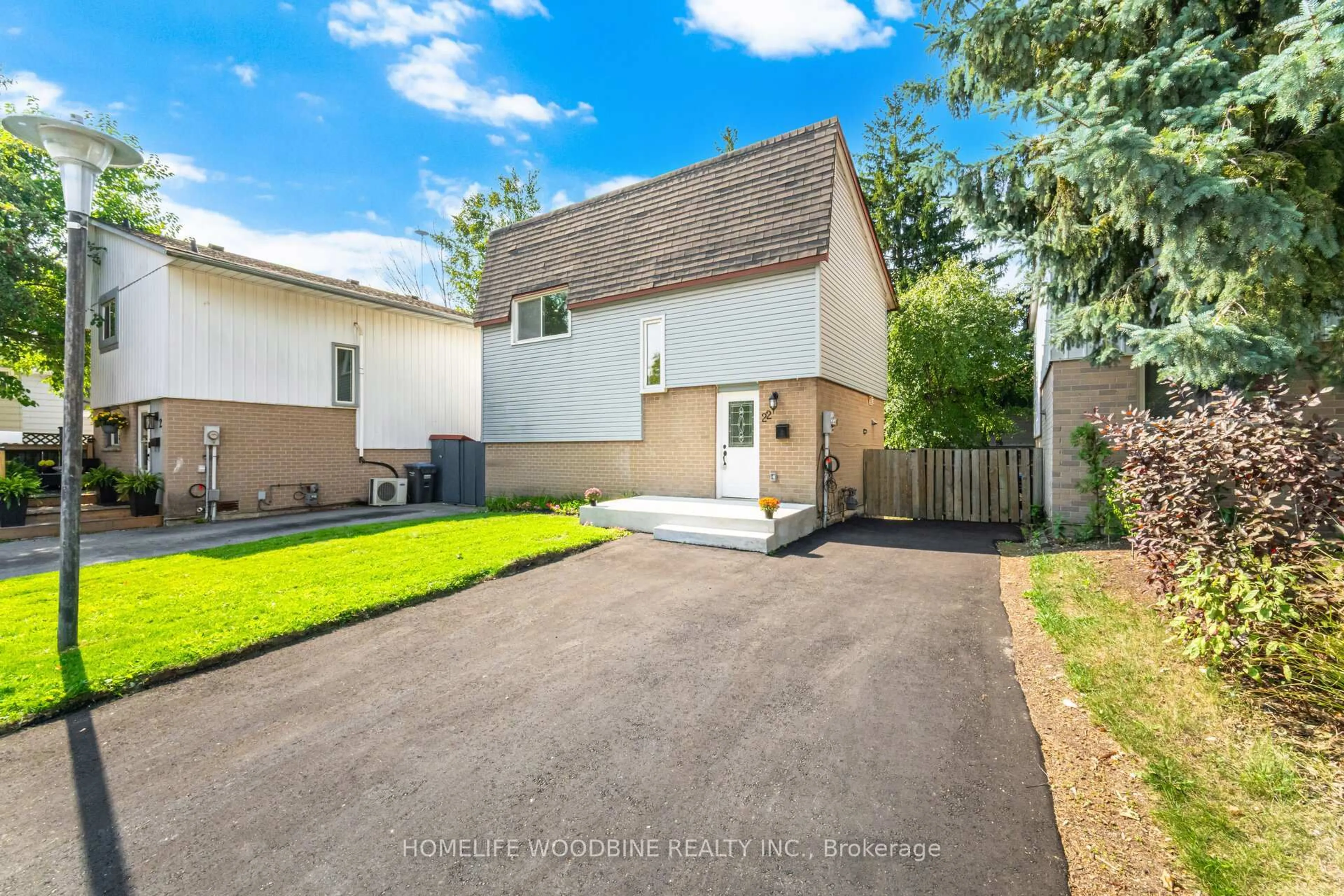 A pic from outside/outdoor area/front of a property/back of a property/a pic from drone, street for 22 Highview Tr, Brampton Ontario L6S 1P5