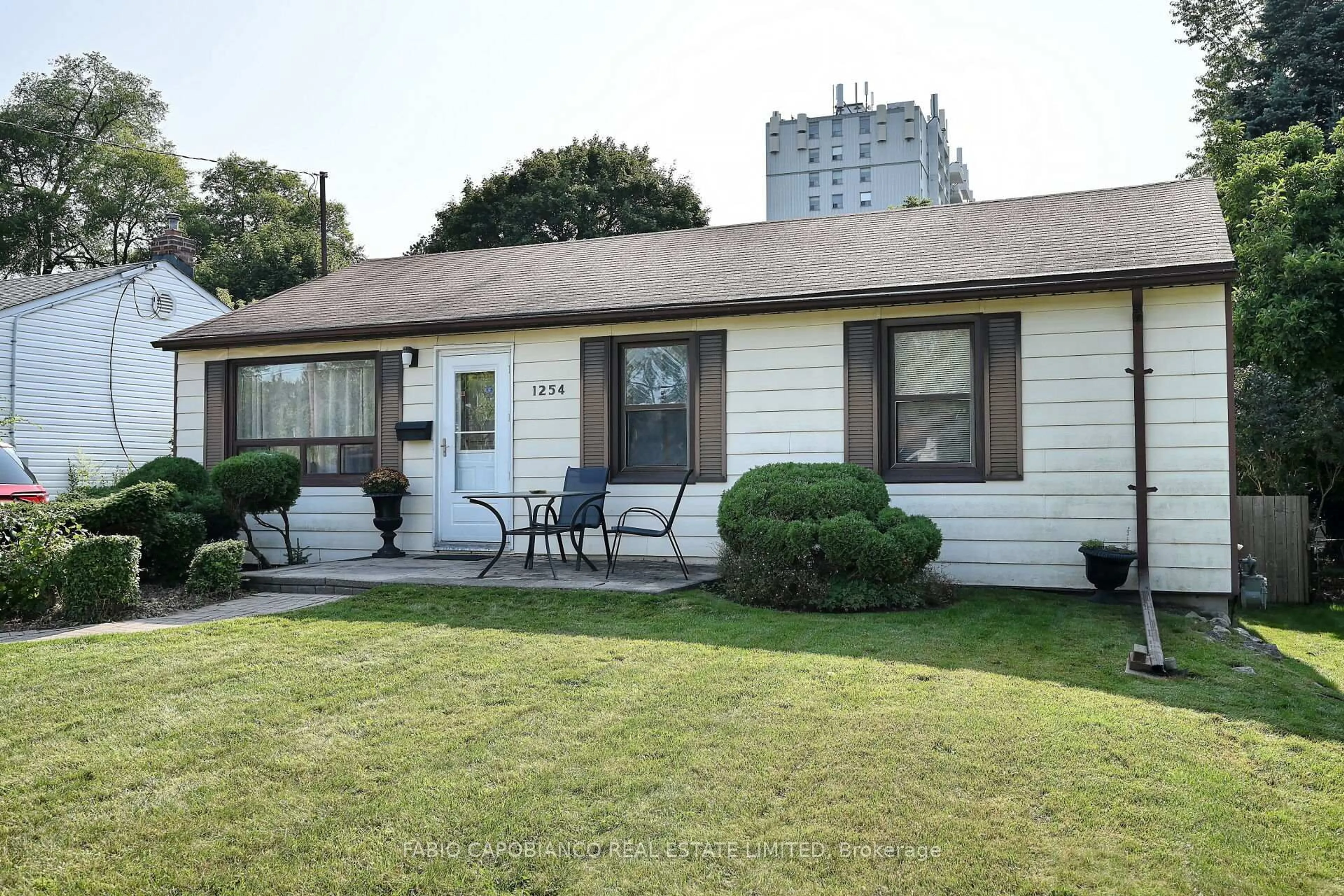 Home with vinyl exterior material, street for 1254 St Marys Ave, Mississauga Ontario L5E 1H7