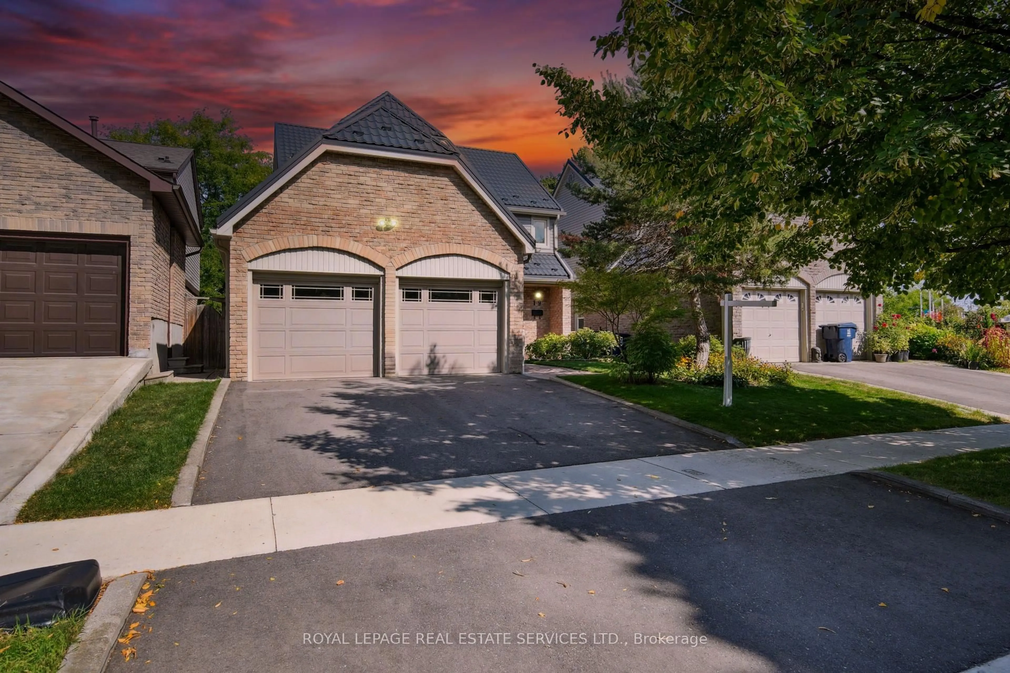 A pic from outside/outdoor area/front of a property/back of a property/a pic from drone, street for 19 Millsborough Cres, Toronto Ontario M9C 5E7