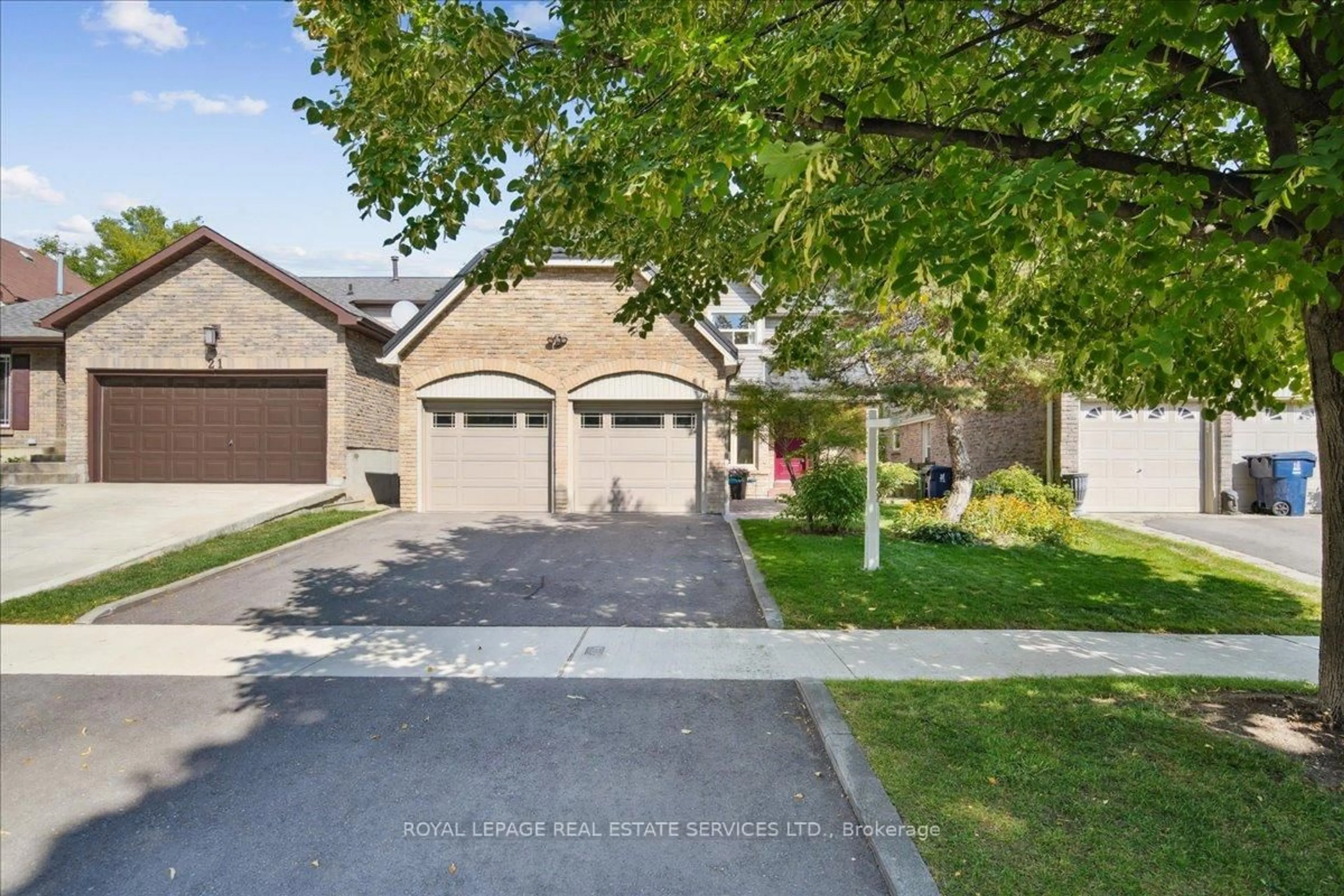 A pic from outside/outdoor area/front of a property/back of a property/a pic from drone, street for 19 Millsborough Cres, Toronto Ontario M9C 5E7