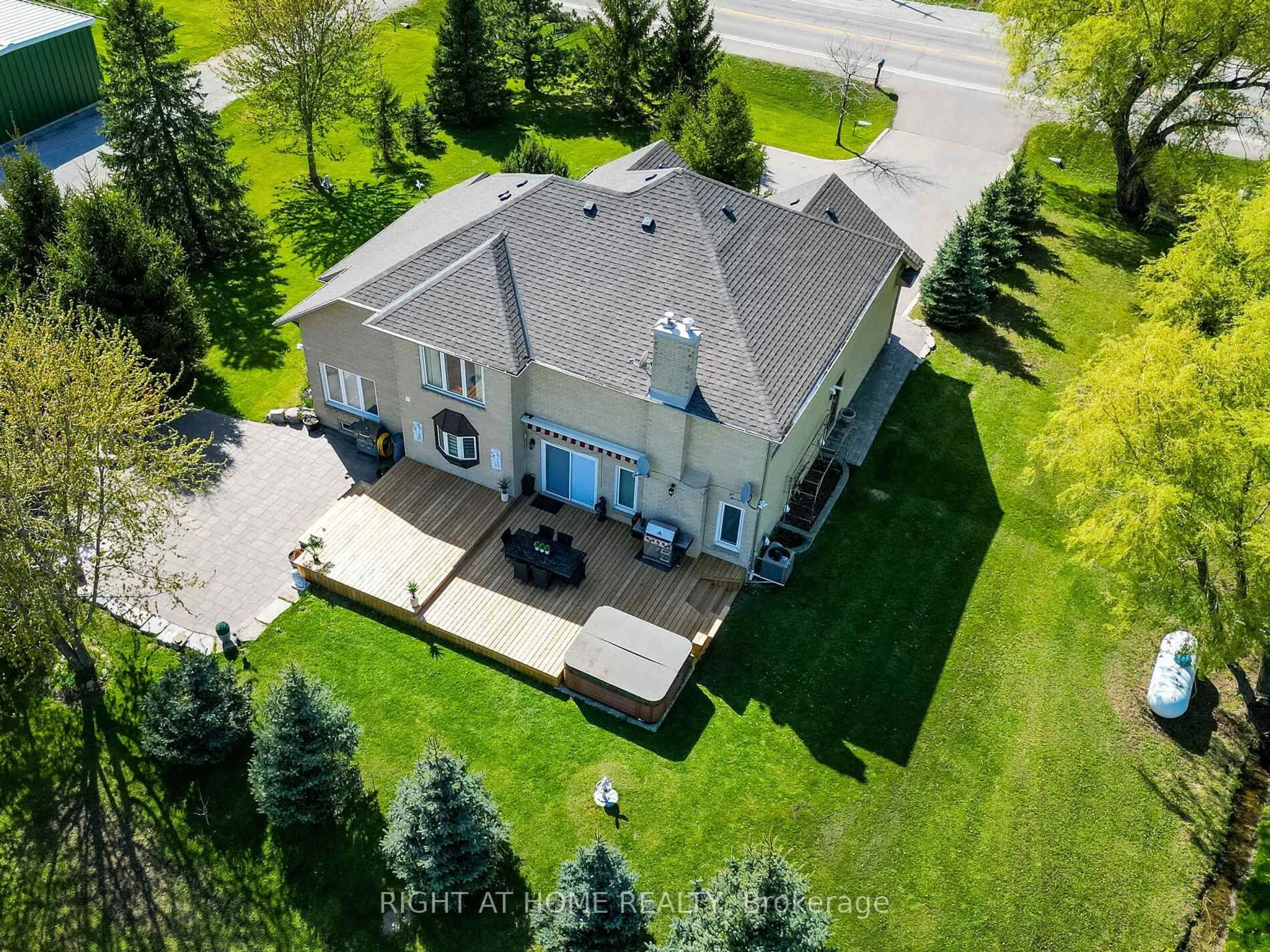 A pic from outside/outdoor area/front of a property/back of a property/a pic from drone, street for 13250 Tenth Sdrd, Halton Hills Ontario L7G 4S5