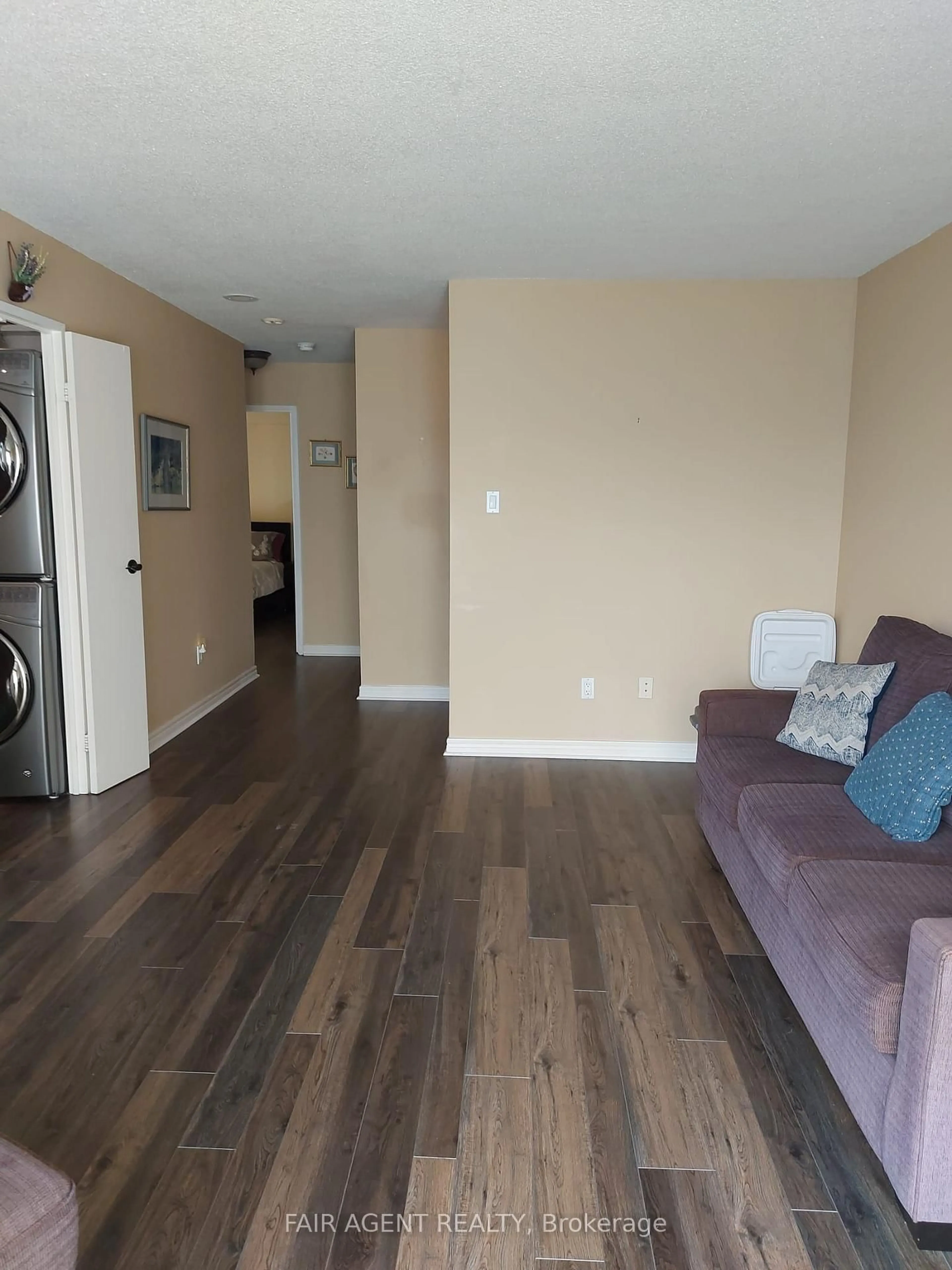 A pic of a room for 3077 Weston Rd #409, Toronto Ontario M9M 3A1