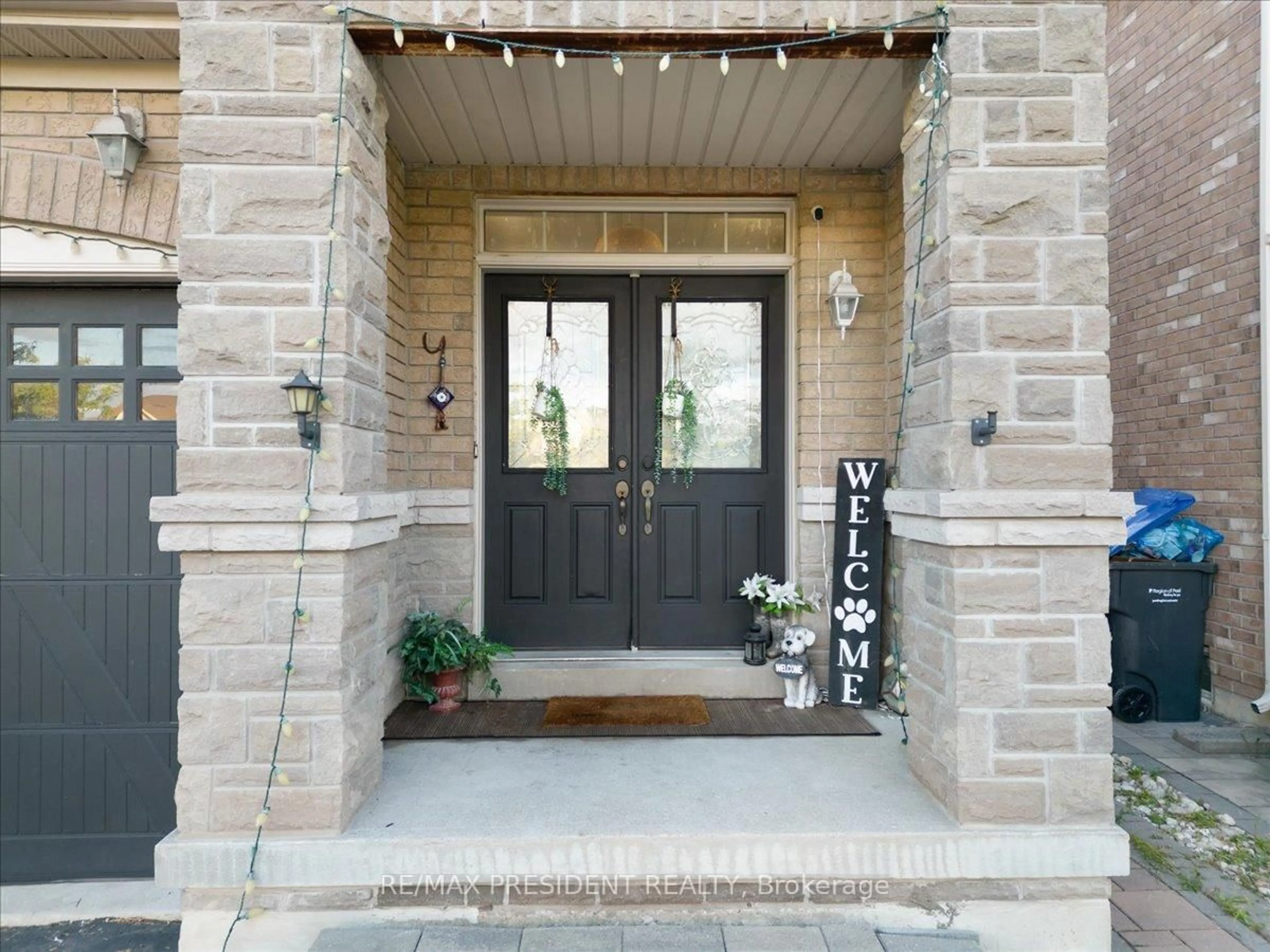 Indoor entryway for 56 Natronia Tr, Brampton Ontario L6P 3N8