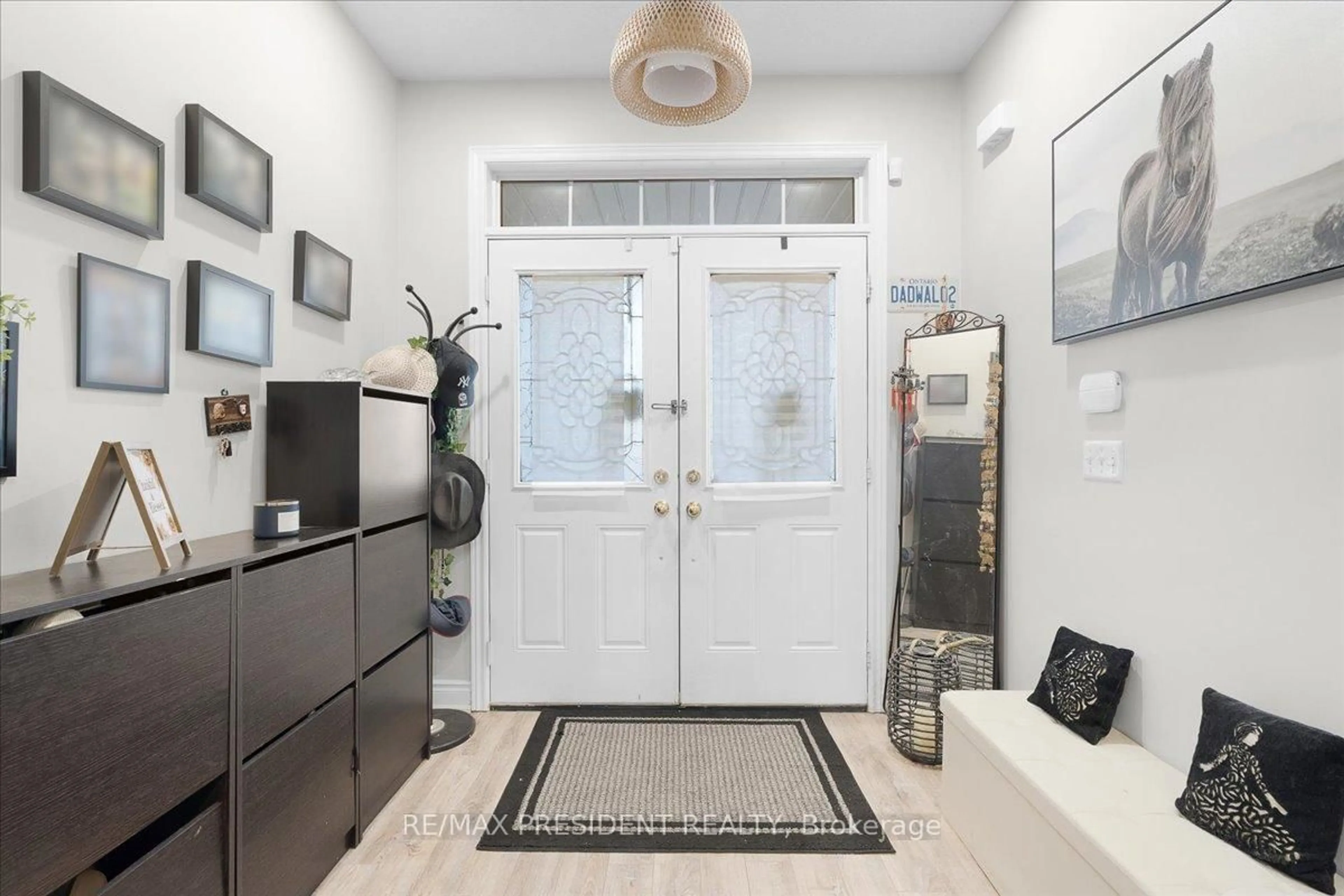 Indoor entryway for 56 Natronia Tr, Brampton Ontario L6P 3N8