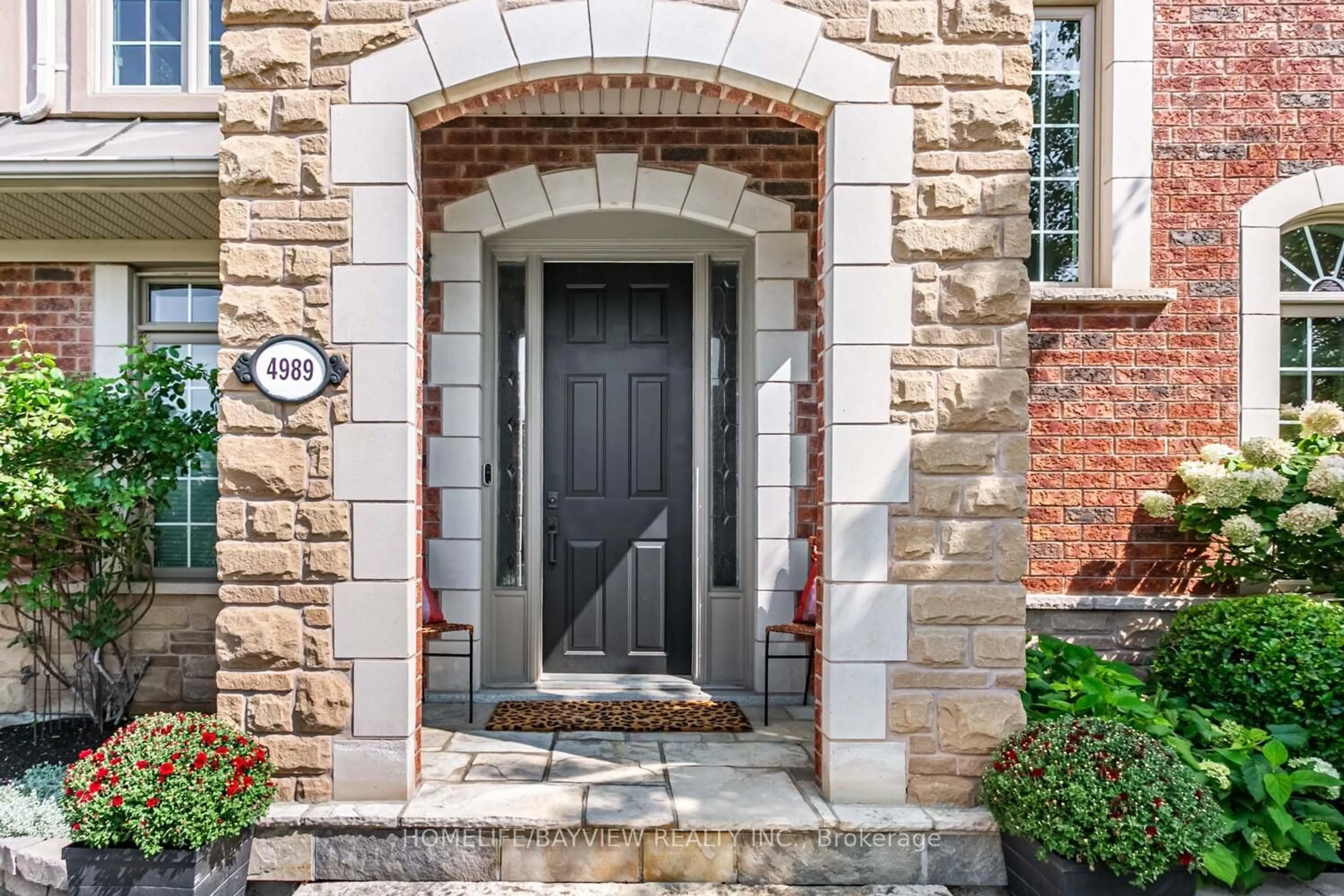 Indoor entryway for 4989 Sebastian Dr, Mississauga Ontario L5M 7P4
