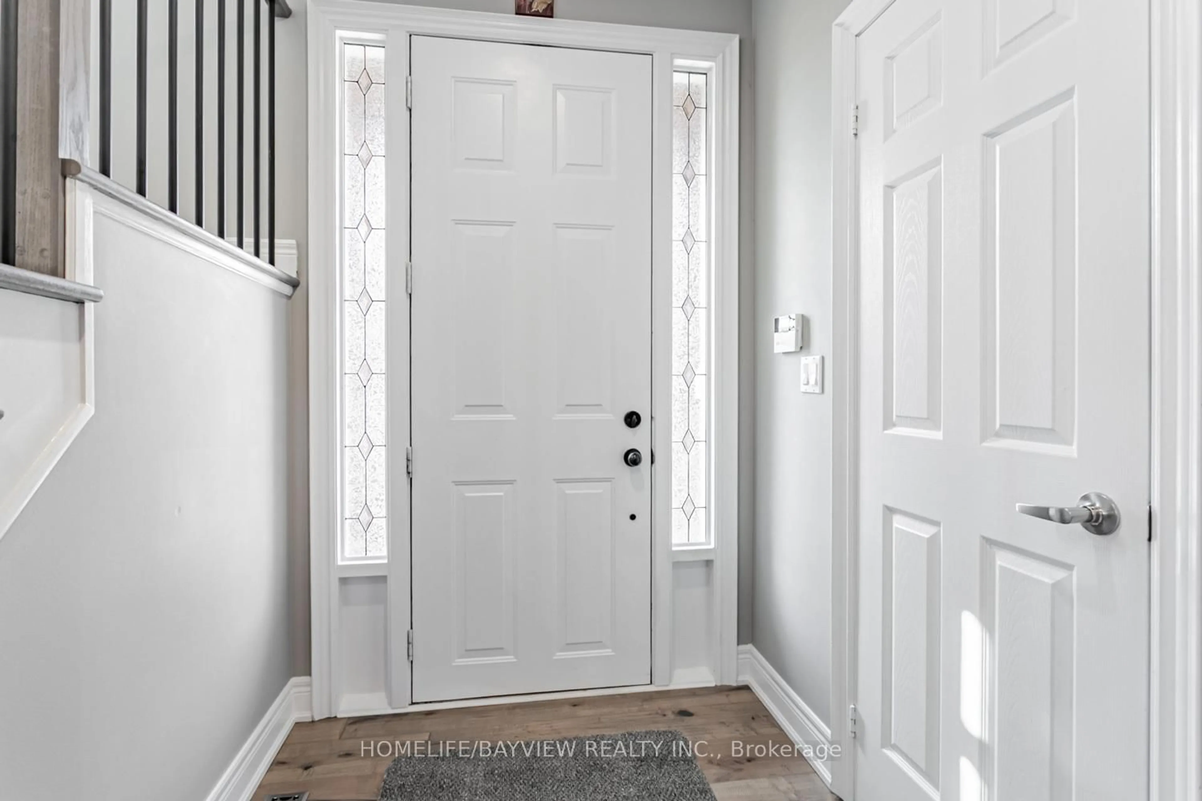Indoor entryway for 4989 Sebastian Dr, Mississauga Ontario L5M 7P4