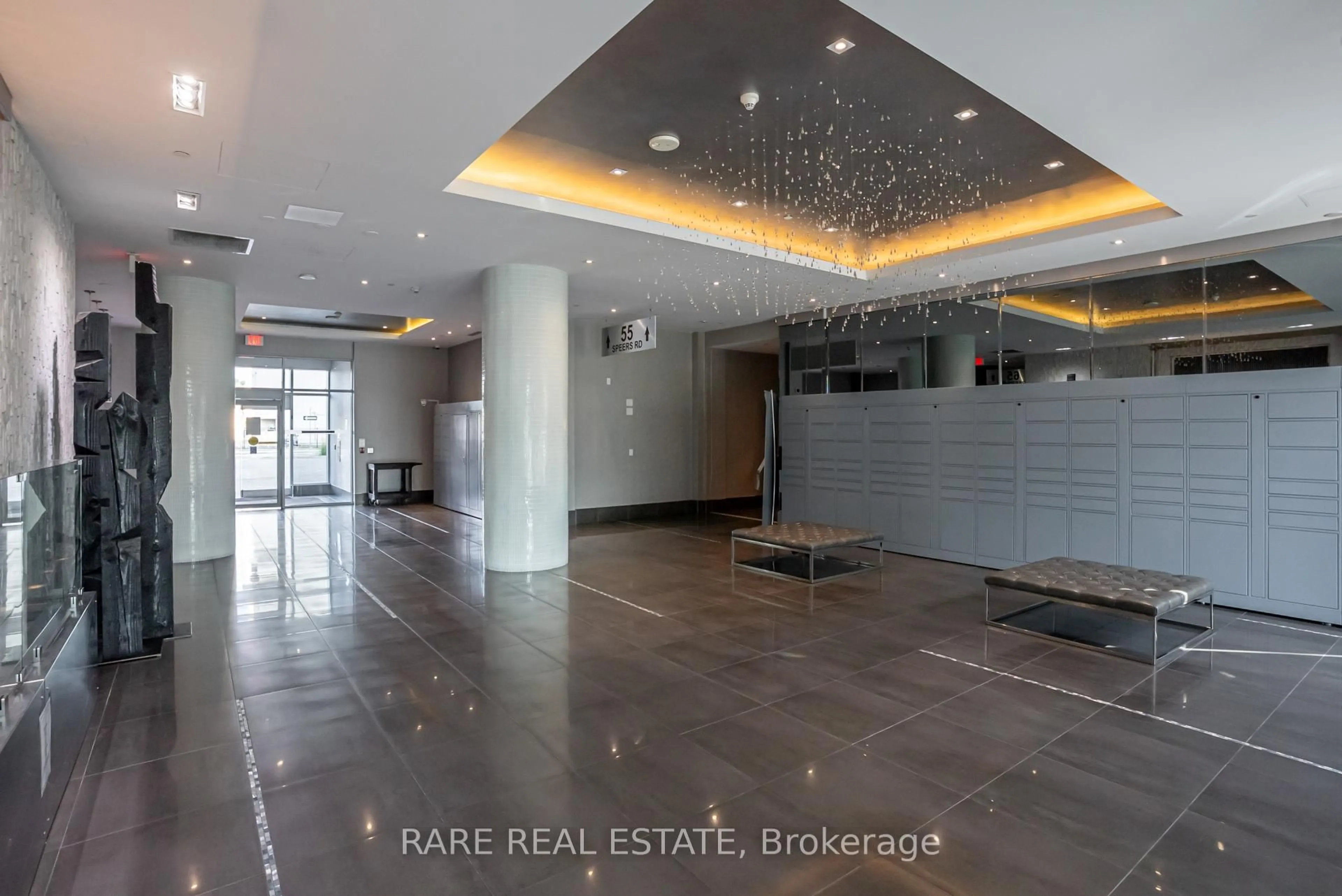Indoor foyer for 65 Speers Rd #1901, Oakville Ontario L6K 0J1
