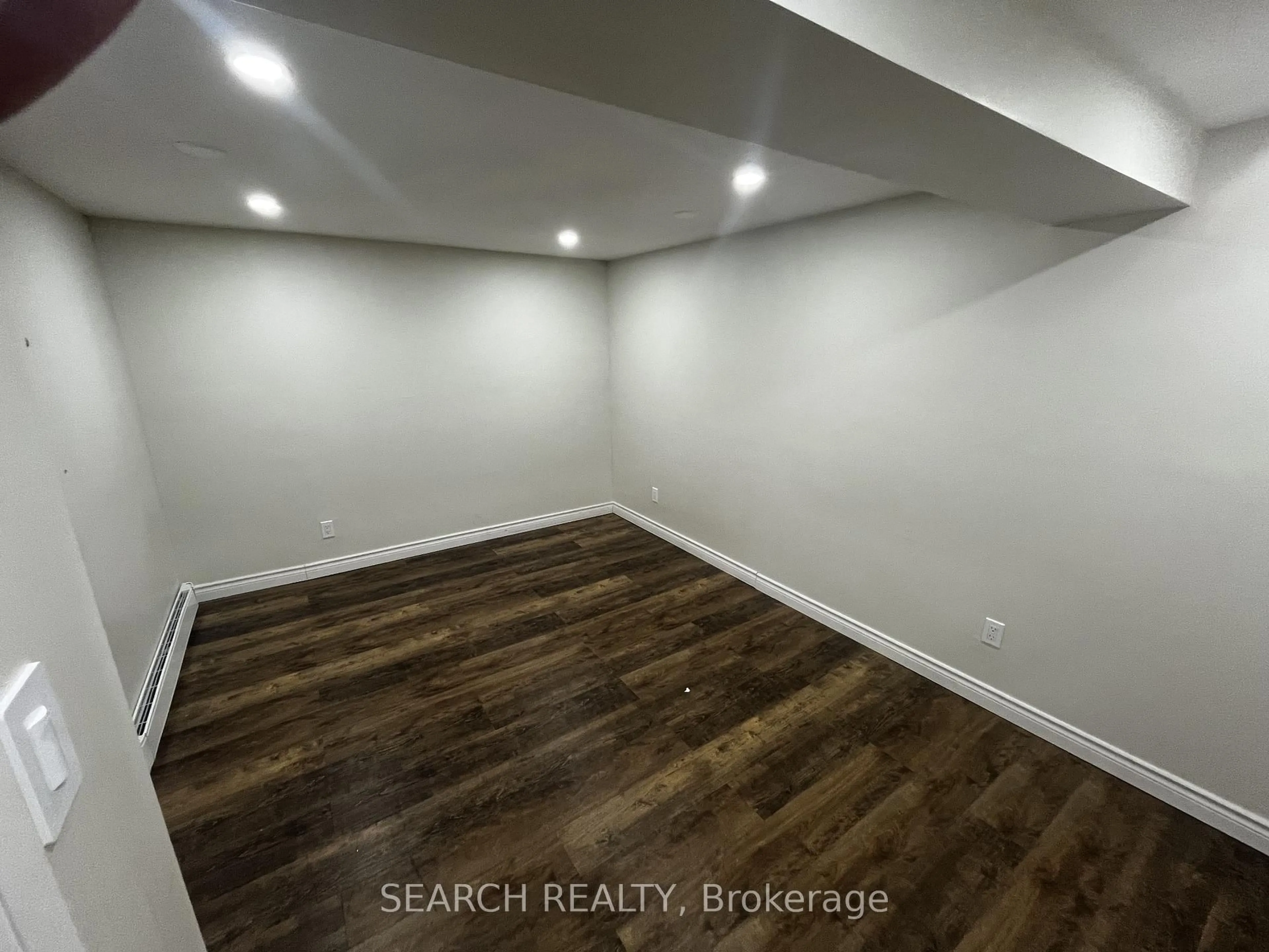 A pic of a room for 1 Homeland Crt, Brampton Ontario L6S 1R8