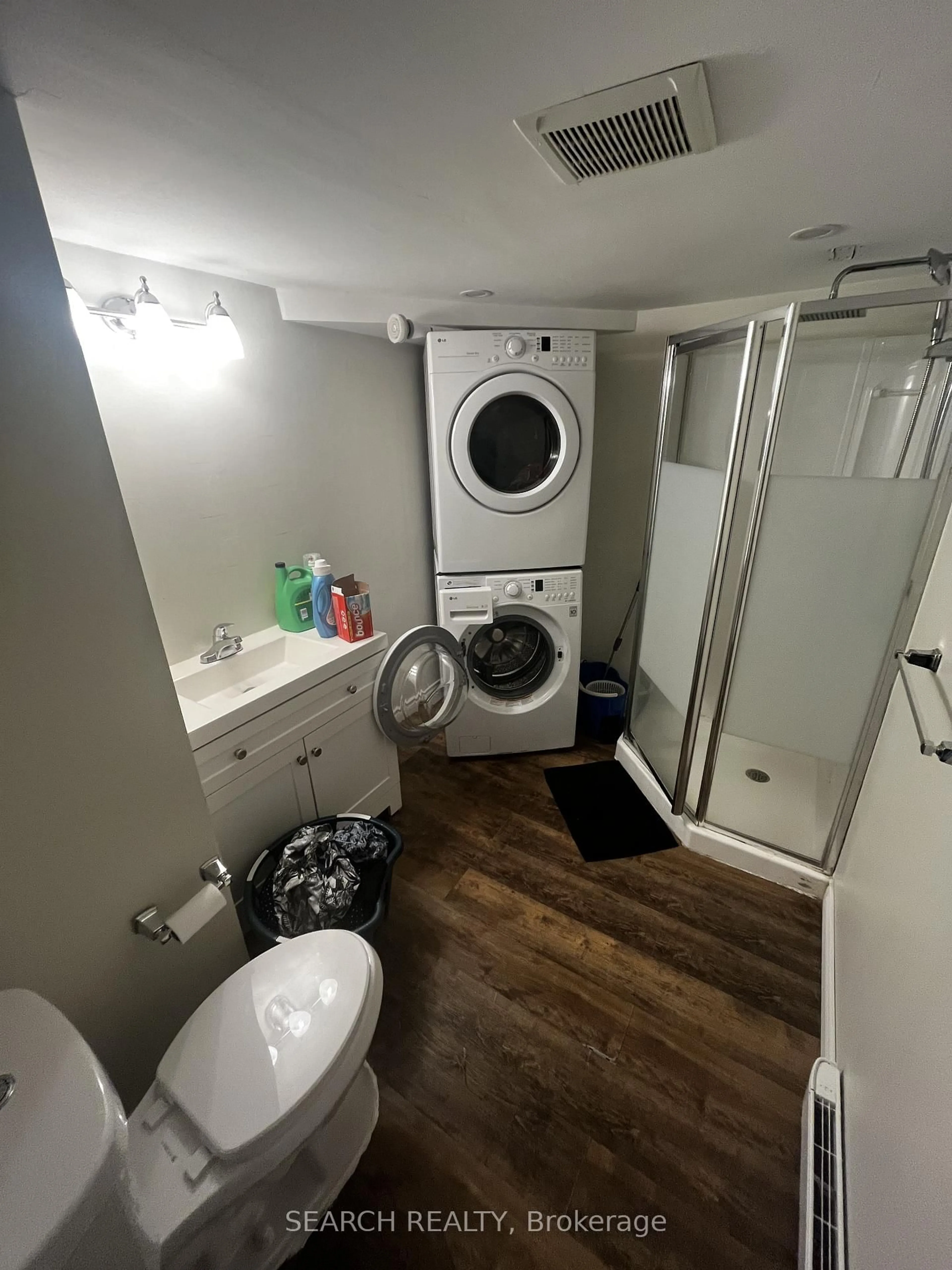 A pic of a room for 1 Homeland Crt, Brampton Ontario L6S 1R8