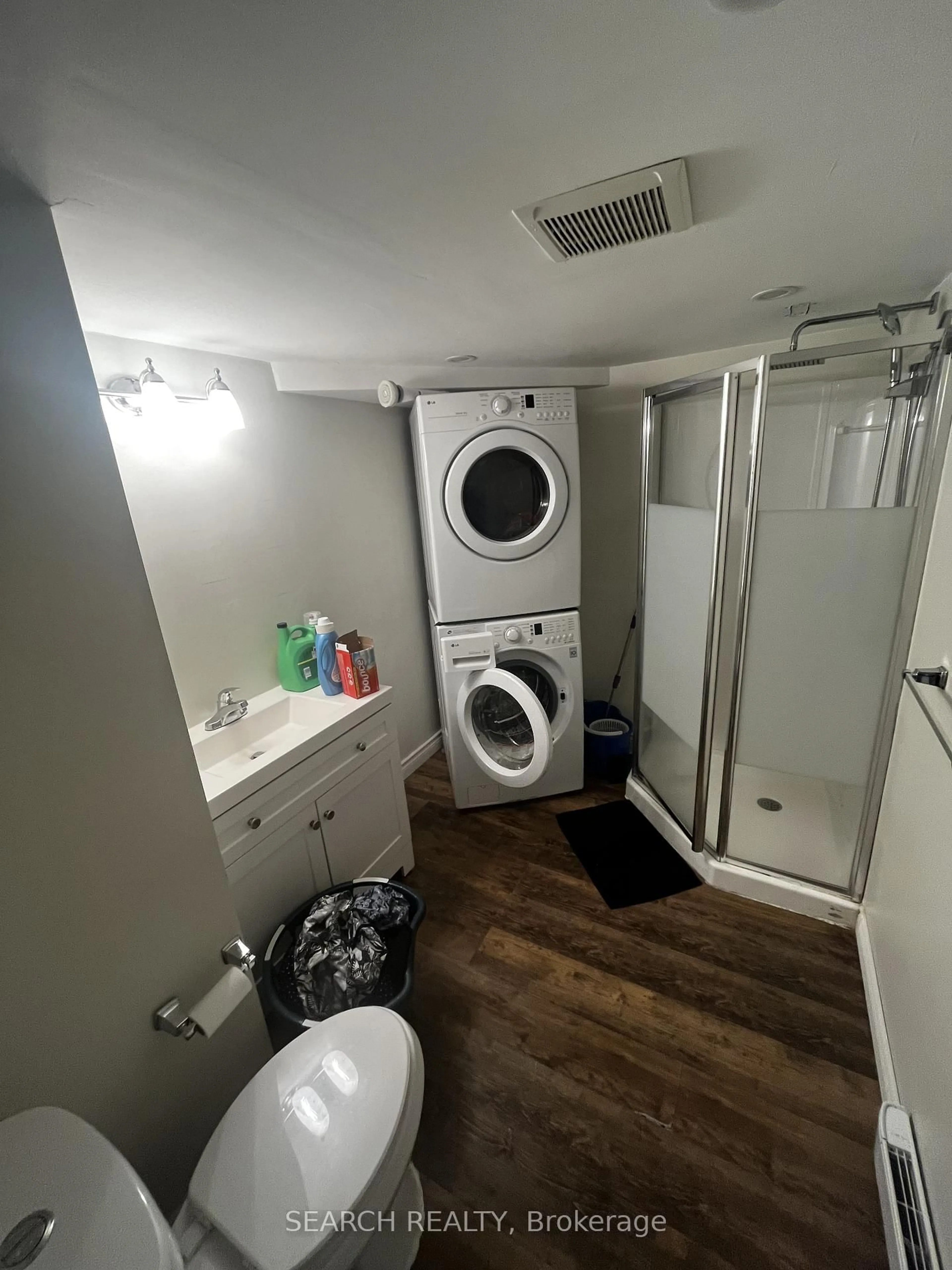 A pic of a room for 1 Homeland Crt, Brampton Ontario L6S 1R8