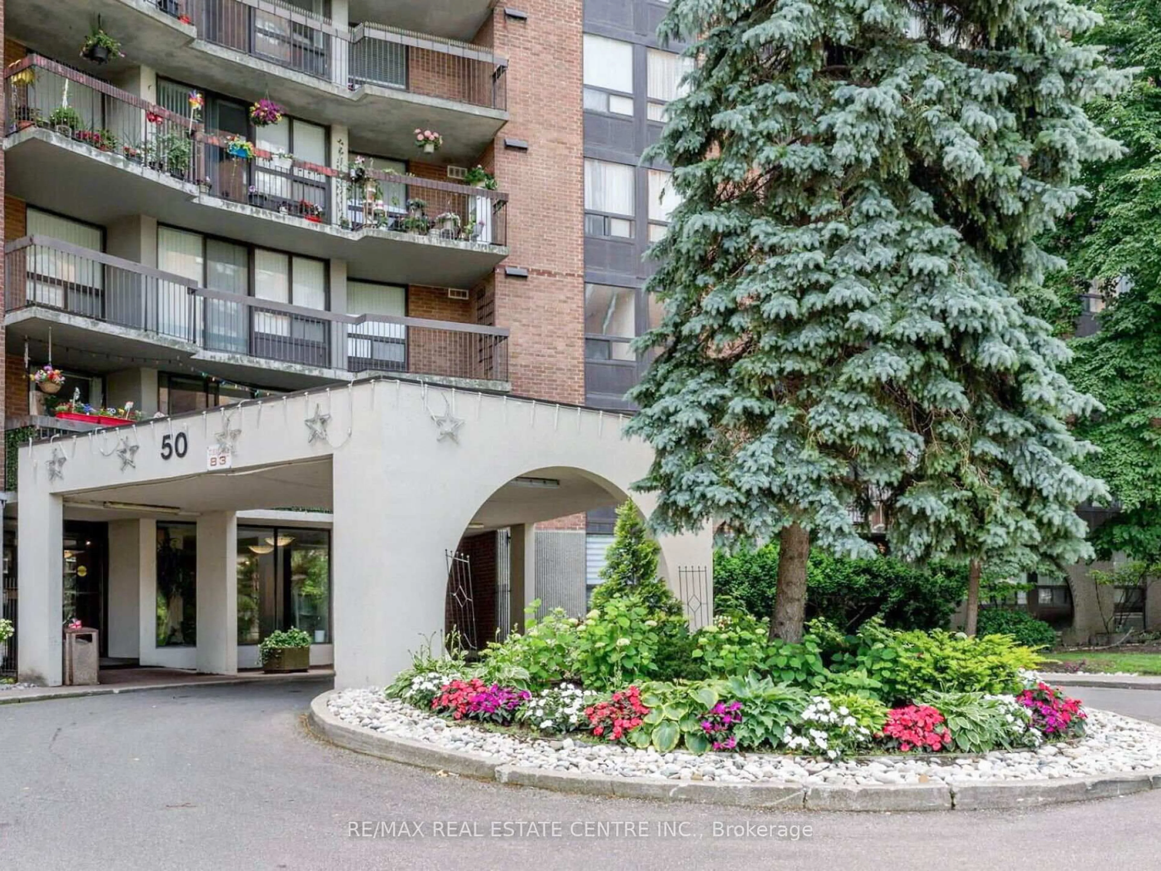Indoor foyer for 50 Mississauga Valley Blvd #1515, Mississauga Ontario L5A 3S2