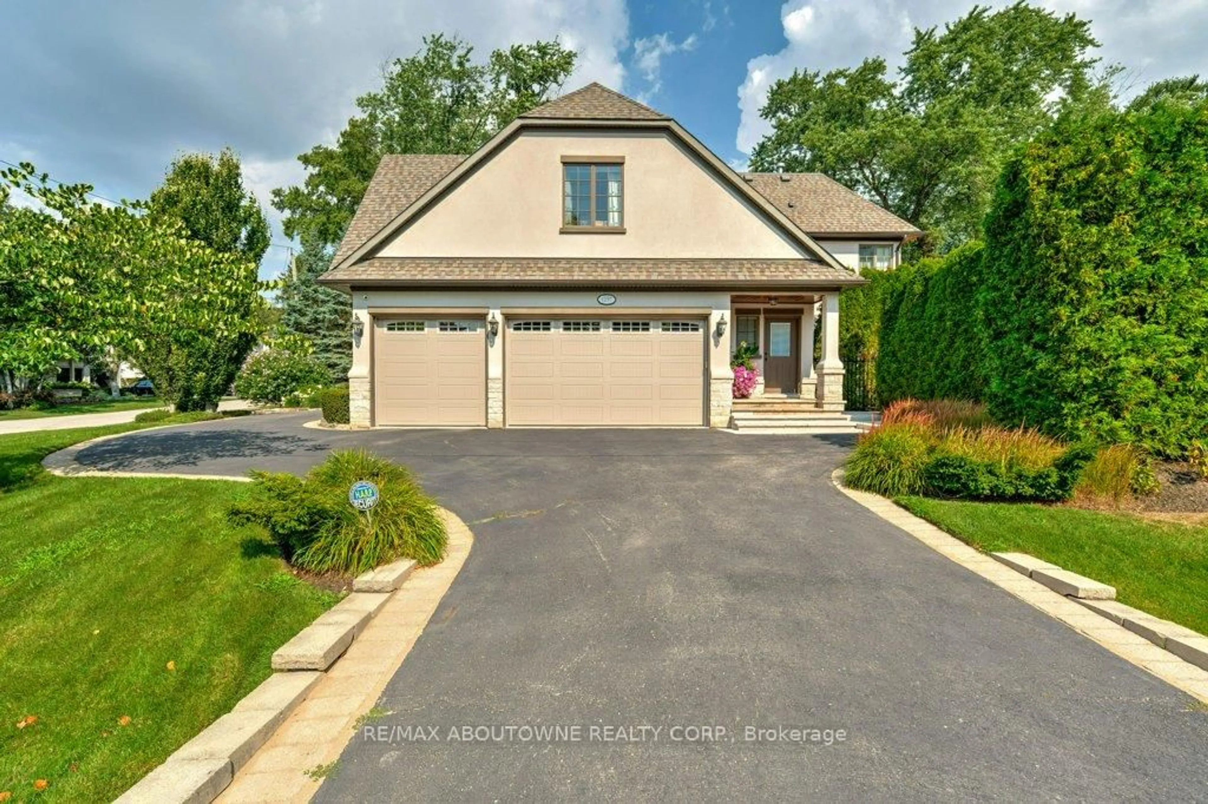 Home with brick exterior material, street for 1237 Donlea Cres, Oakville Ontario L6J 1V8