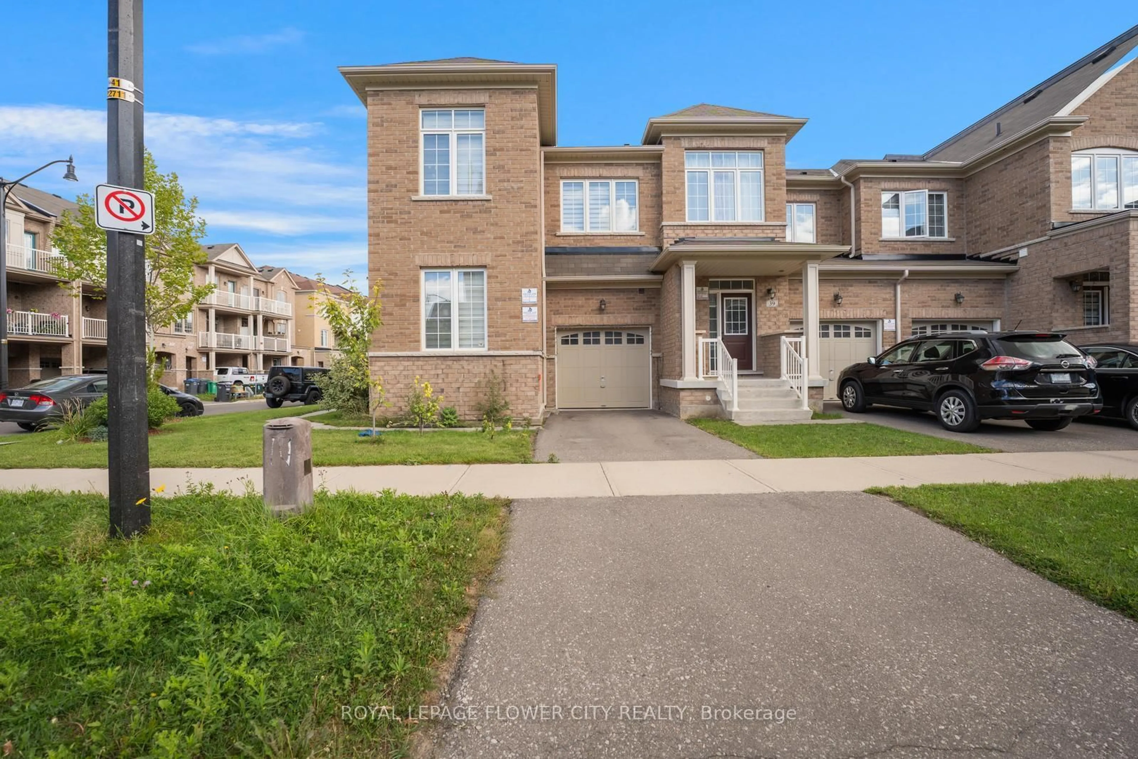 A pic from outside/outdoor area/front of a property/back of a property/a pic from drone, street for 14 LABRISH Rd, Brampton Ontario L7A 5C2