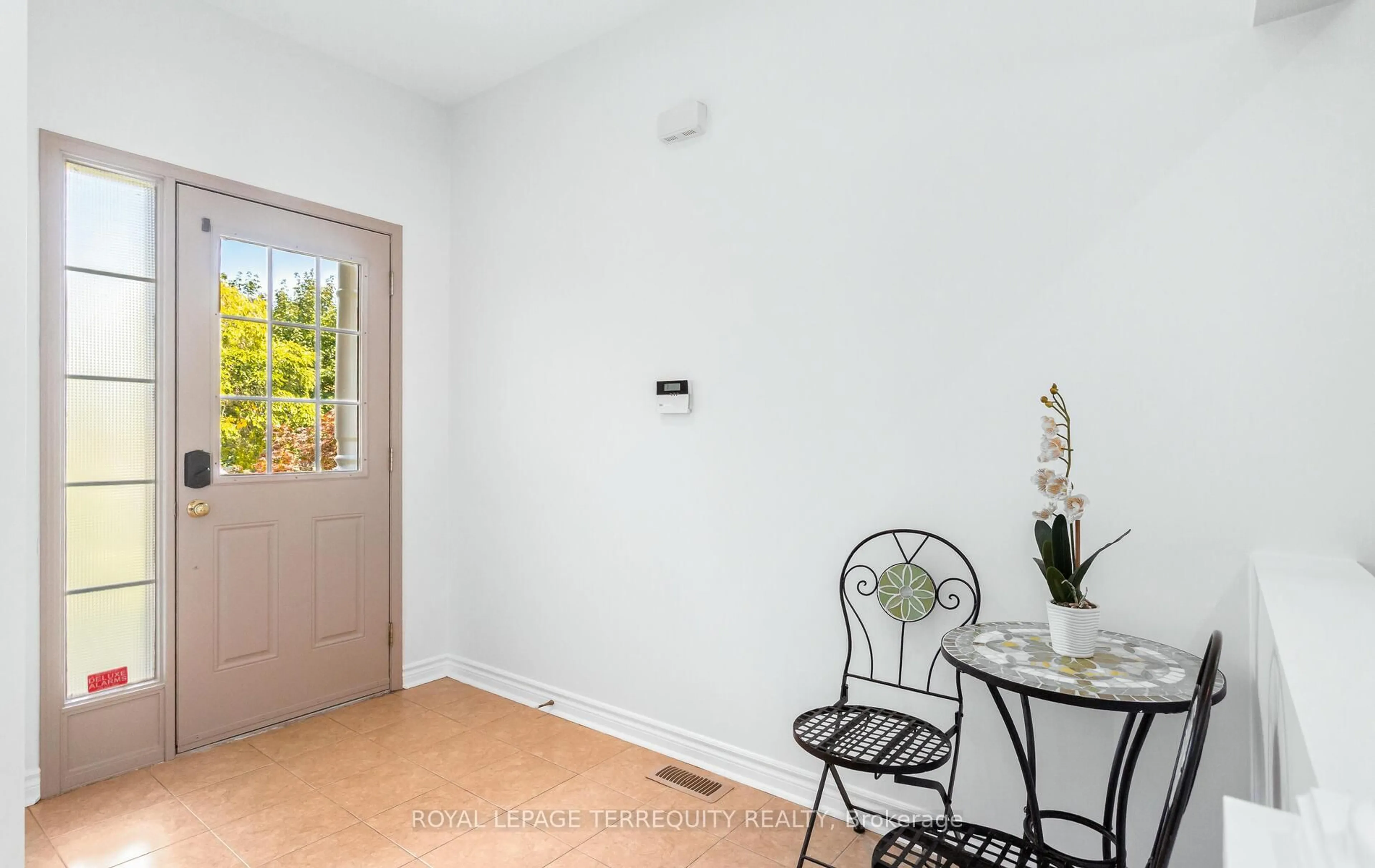 Indoor entryway for 4762 Allegheny Rd, Mississauga Ontario L5R 0A6