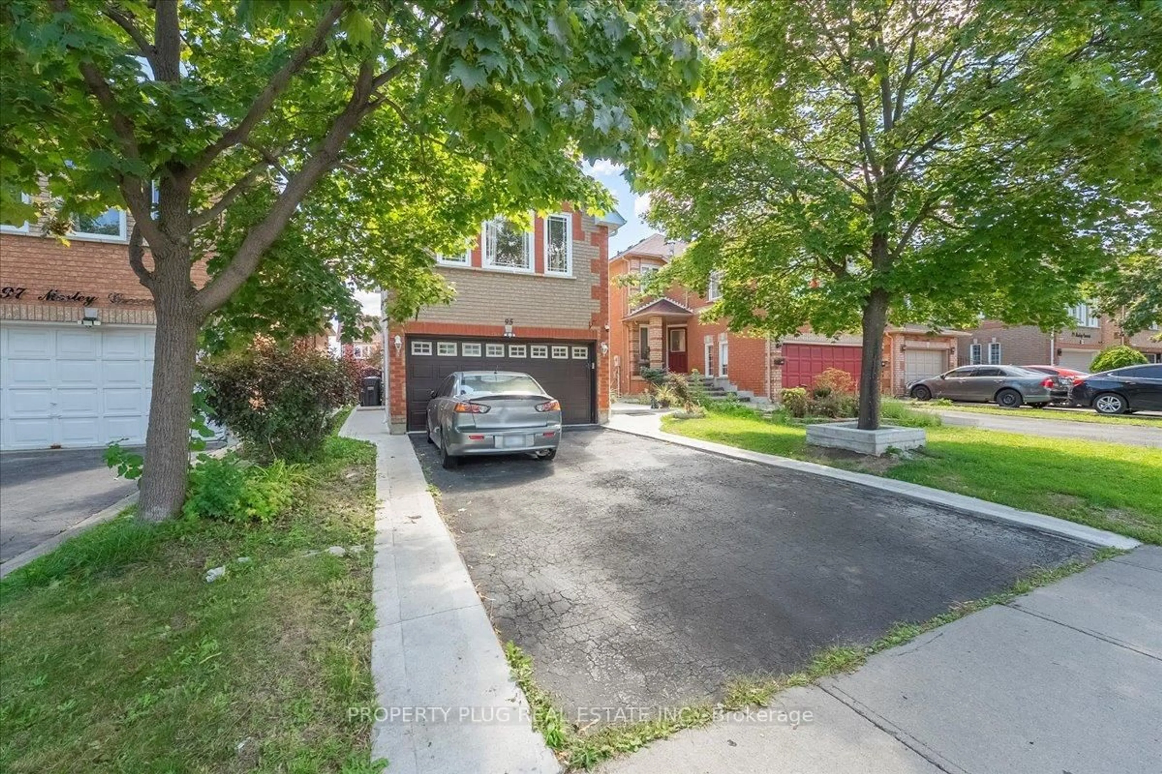 Home with brick exterior material, street for 95 Mosley Cres, Brampton Ontario L6Y 5C9