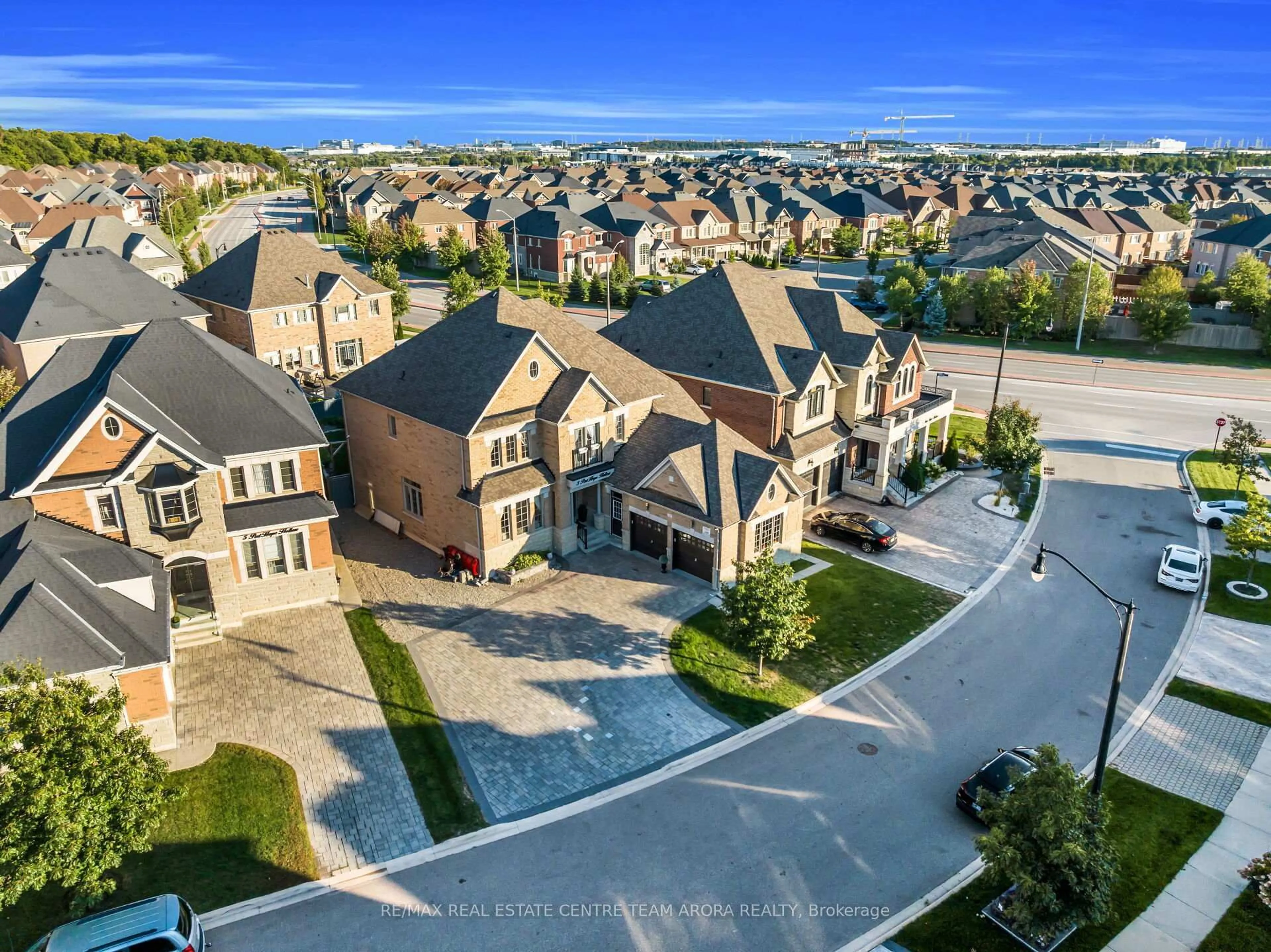 A pic from outside/outdoor area/front of a property/back of a property/a pic from drone, street for 3 Port Hope Hllw, Brampton Ontario L6Y 2Y9