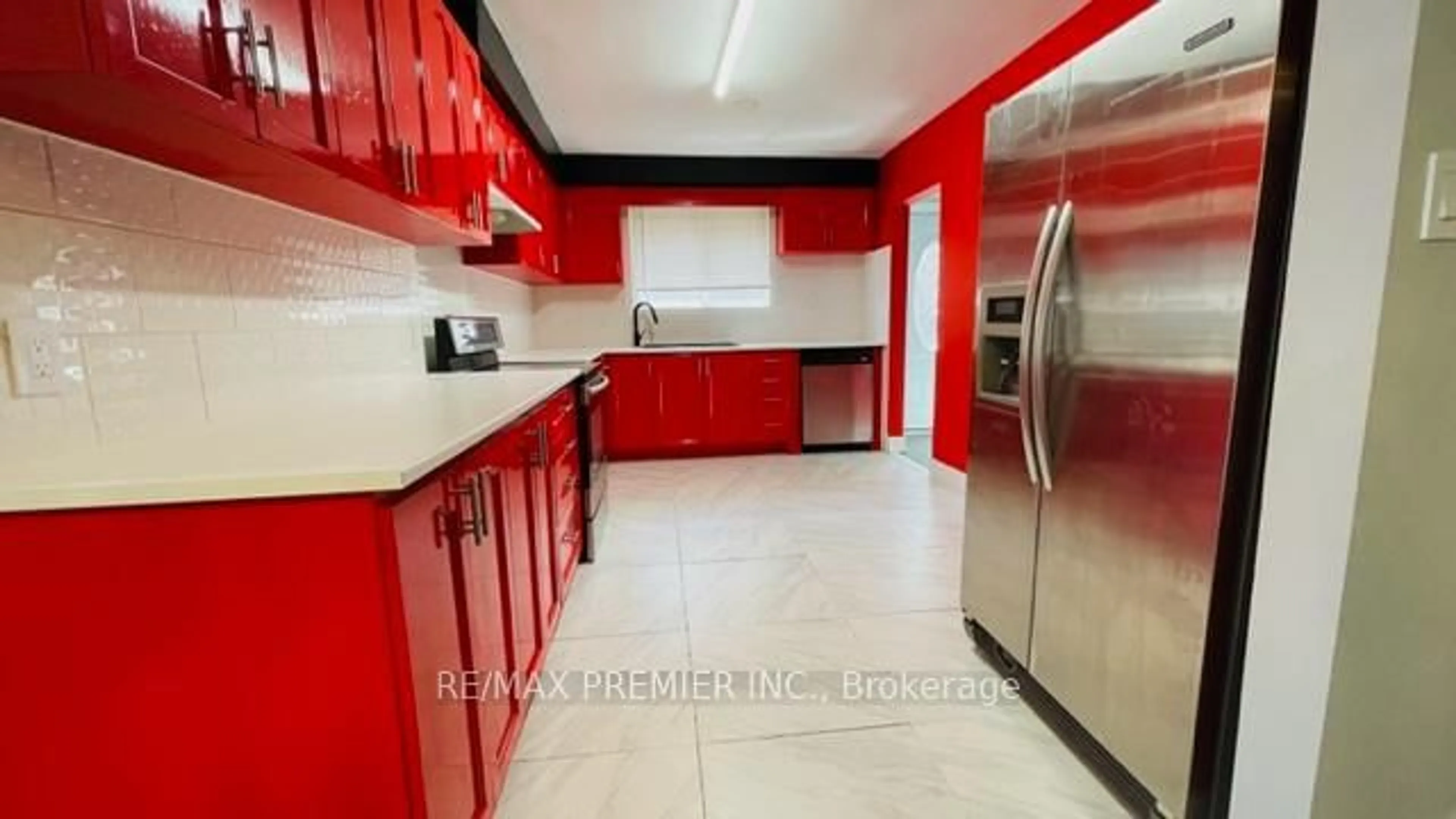 Standard kitchen, ceramic/tile floor for 102 Northover St, Toronto Ontario M3L 1W7