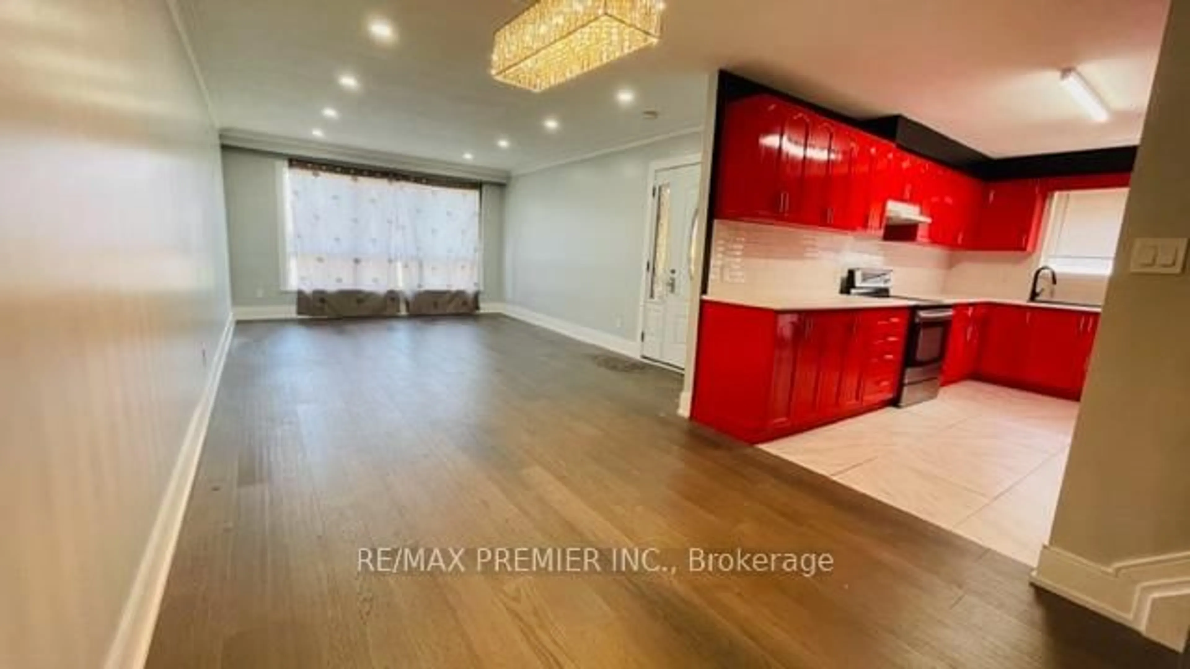 Unknown for 102 Northover St, Toronto Ontario M3L 1W7