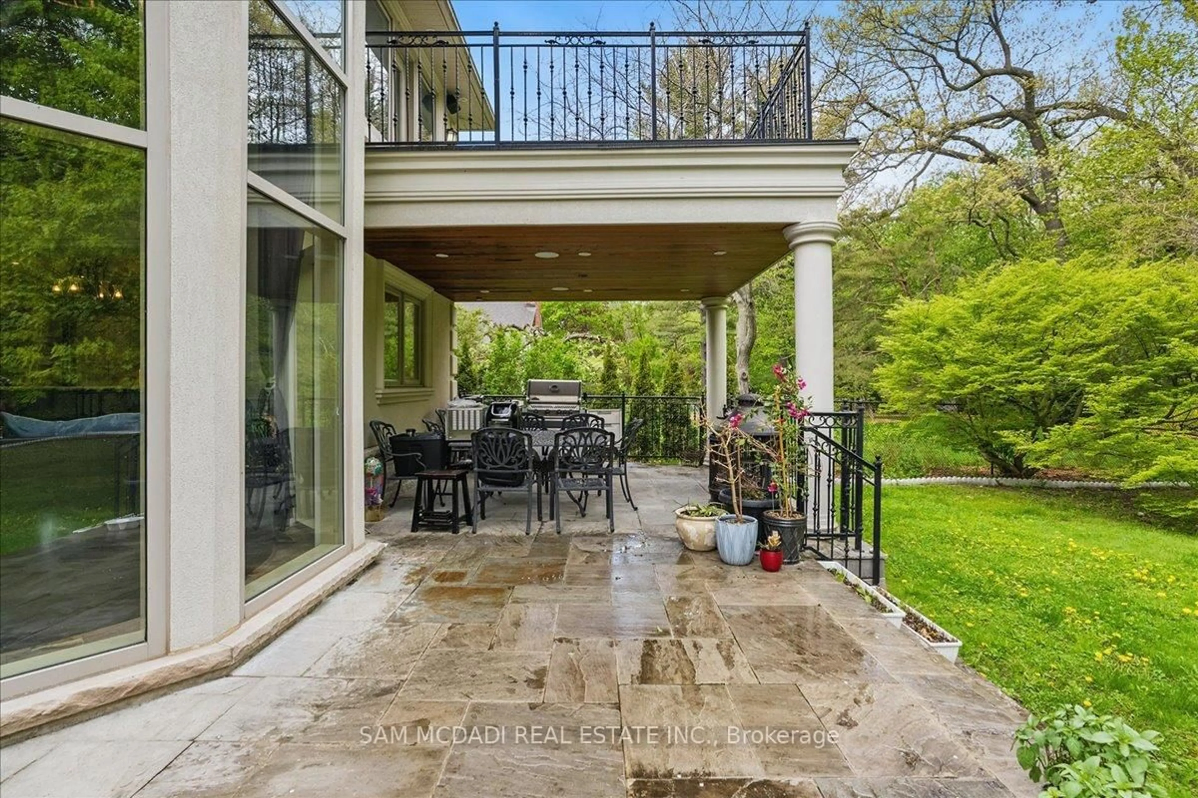 Patio, unknown for 883 Parkland Ave, Mississauga Ontario L5H 3G6