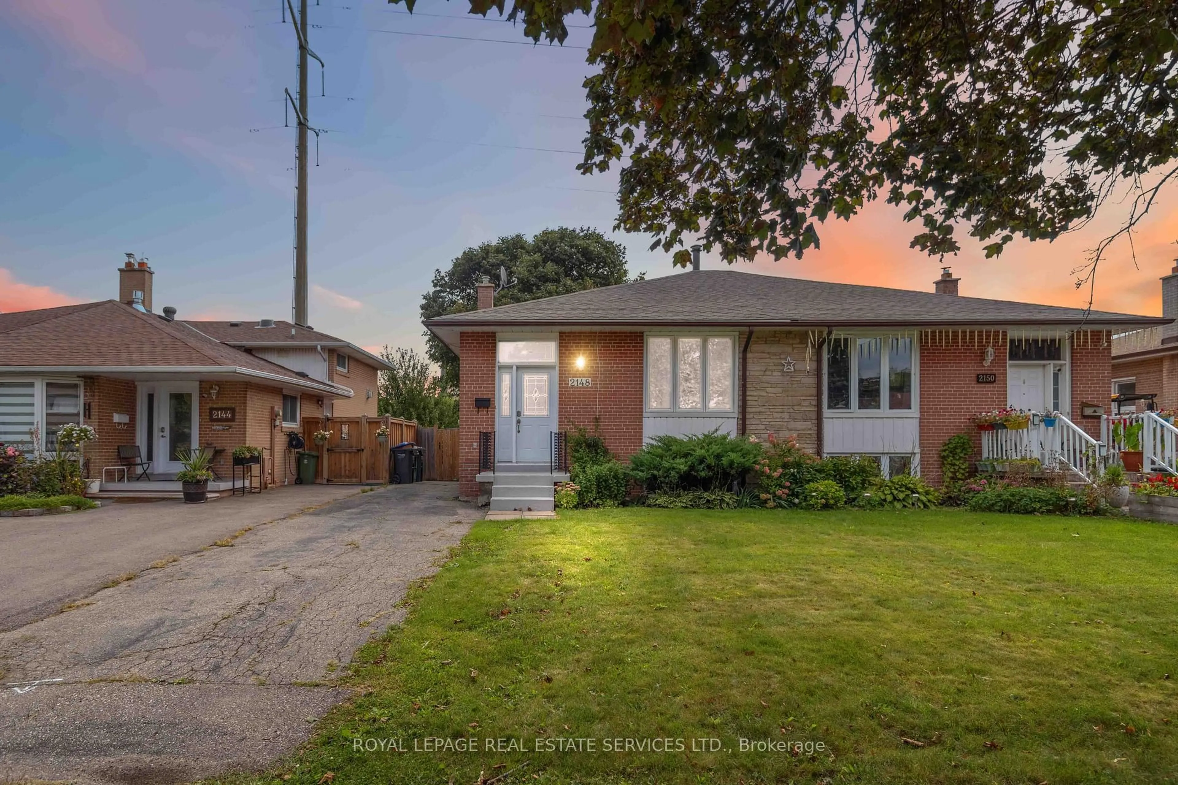 Home with brick exterior material, street for 2148 Wiseman Crt, Mississauga Ontario L5J 1P2