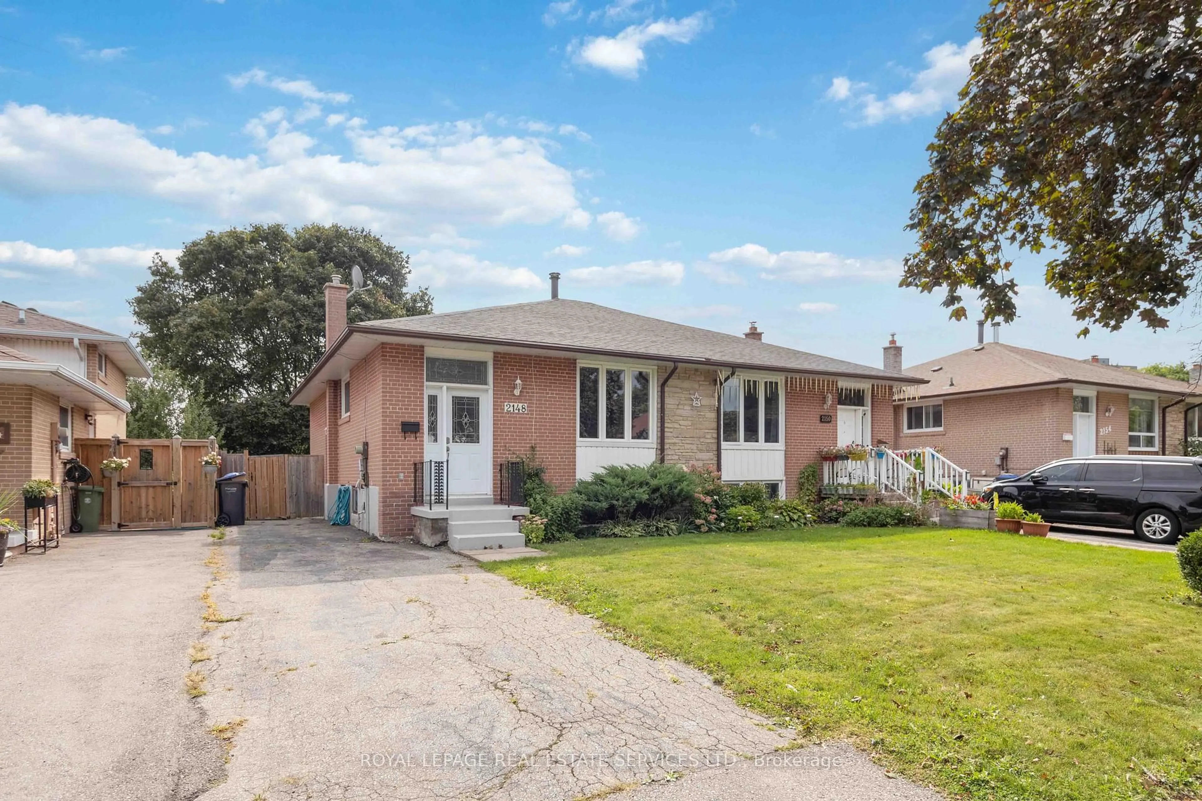 Home with brick exterior material, street for 2148 Wiseman Crt, Mississauga Ontario L5J 1P2