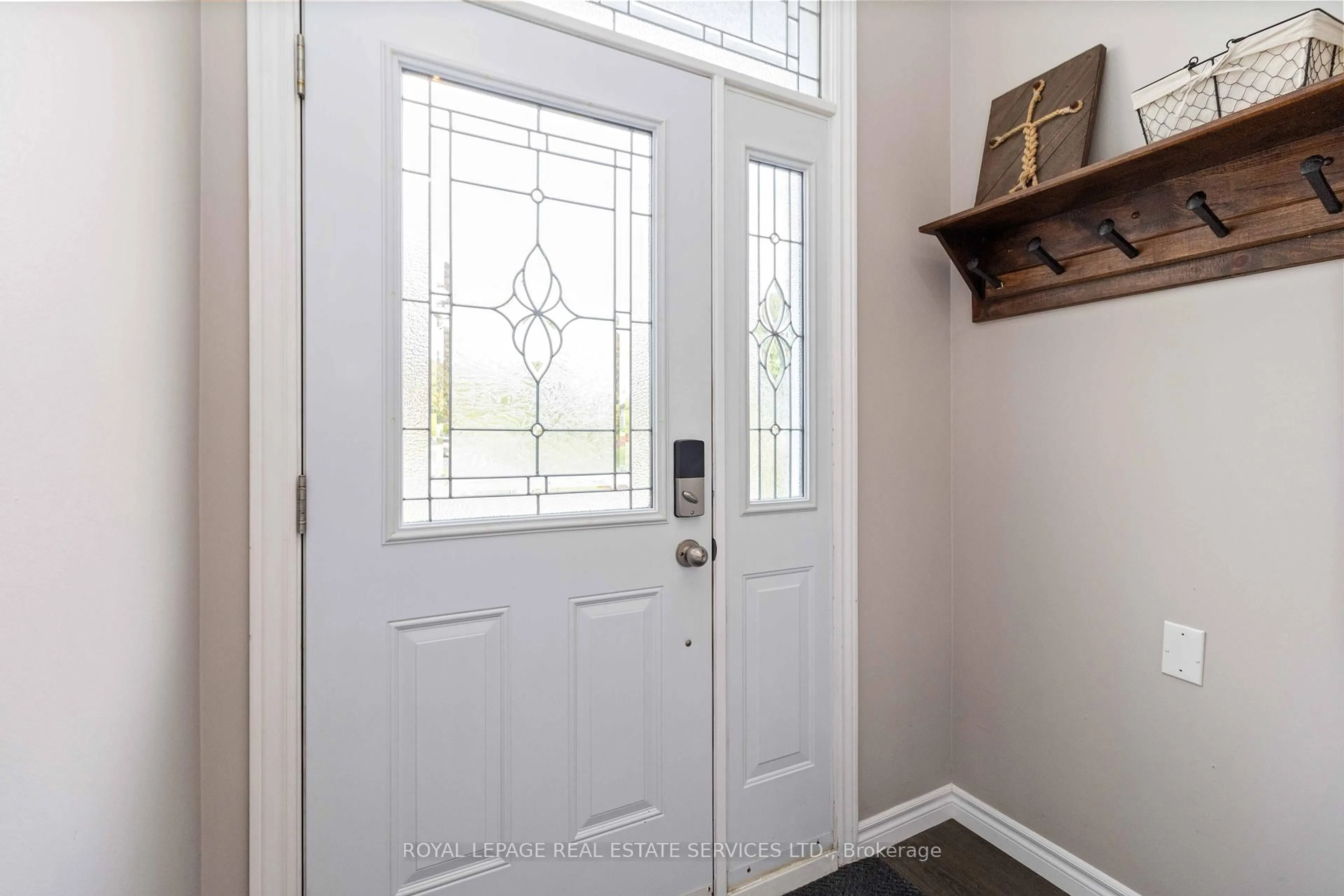 Indoor entryway for 2148 Wiseman Crt, Mississauga Ontario L5J 1P2