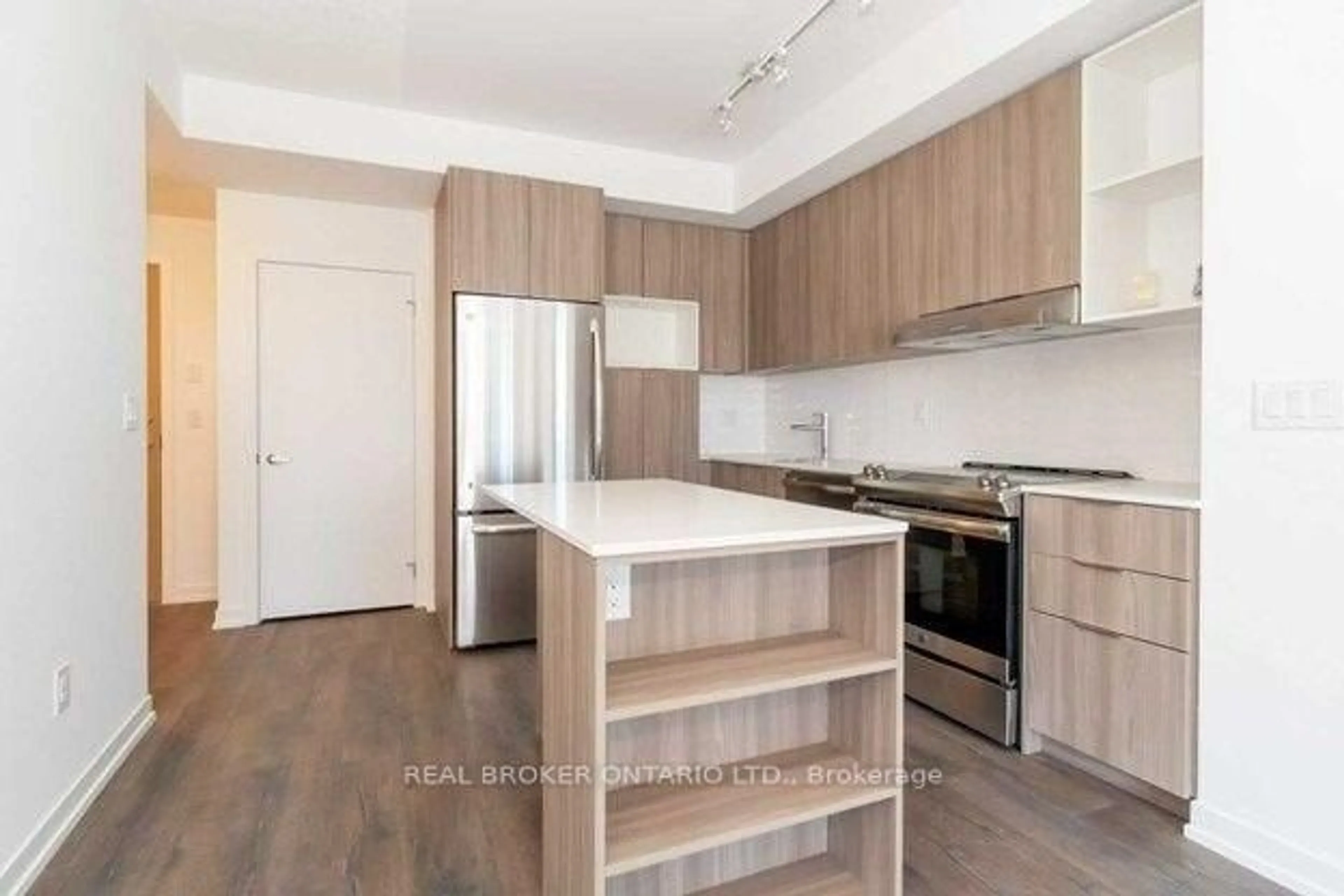 Standard kitchen, wood/laminate floor for 2520 Eglinton Ave #1319, Mississauga Ontario L5M 0Y2