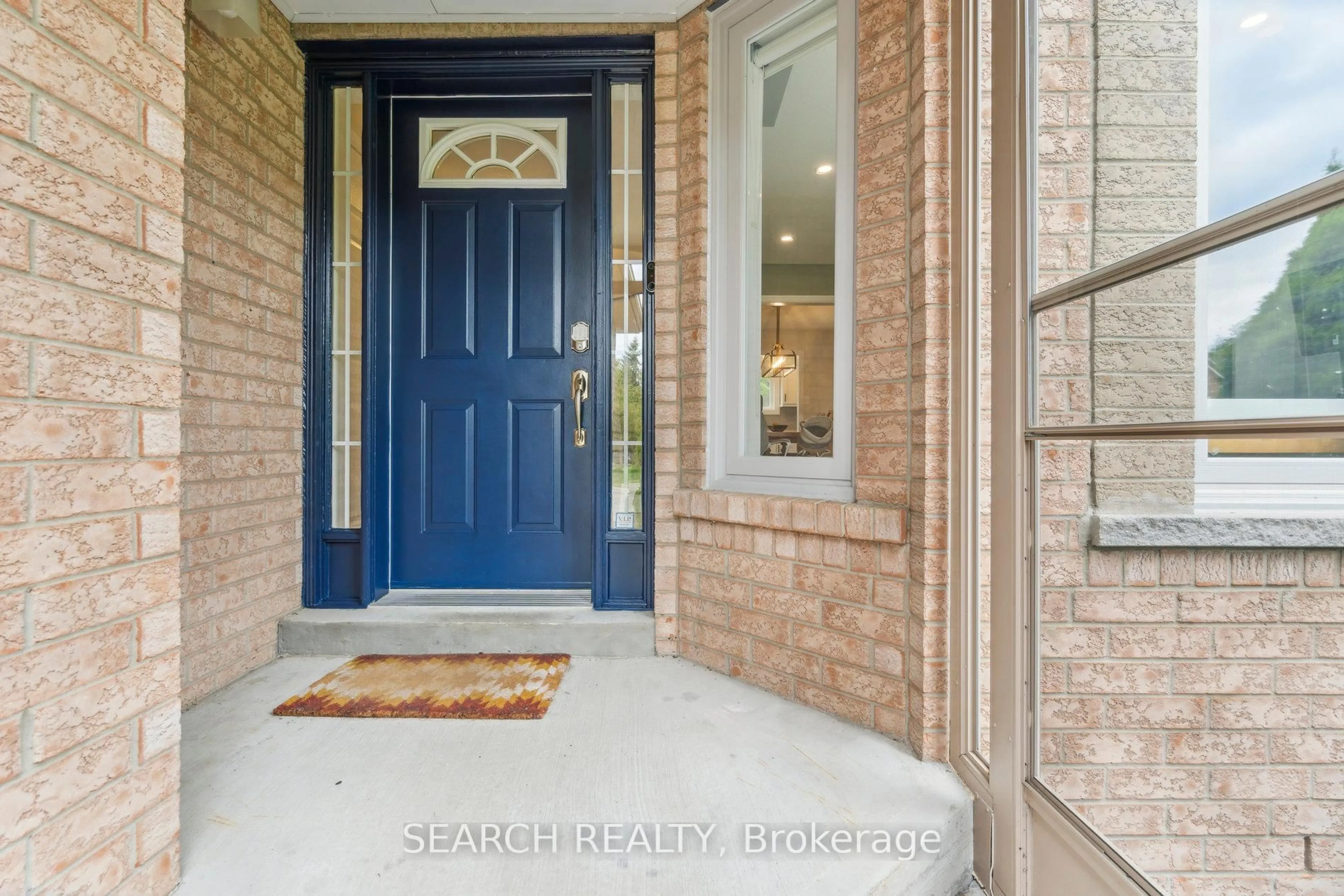 Indoor entryway for 1150 Queen St, Mississauga Ontario L5H 4K2