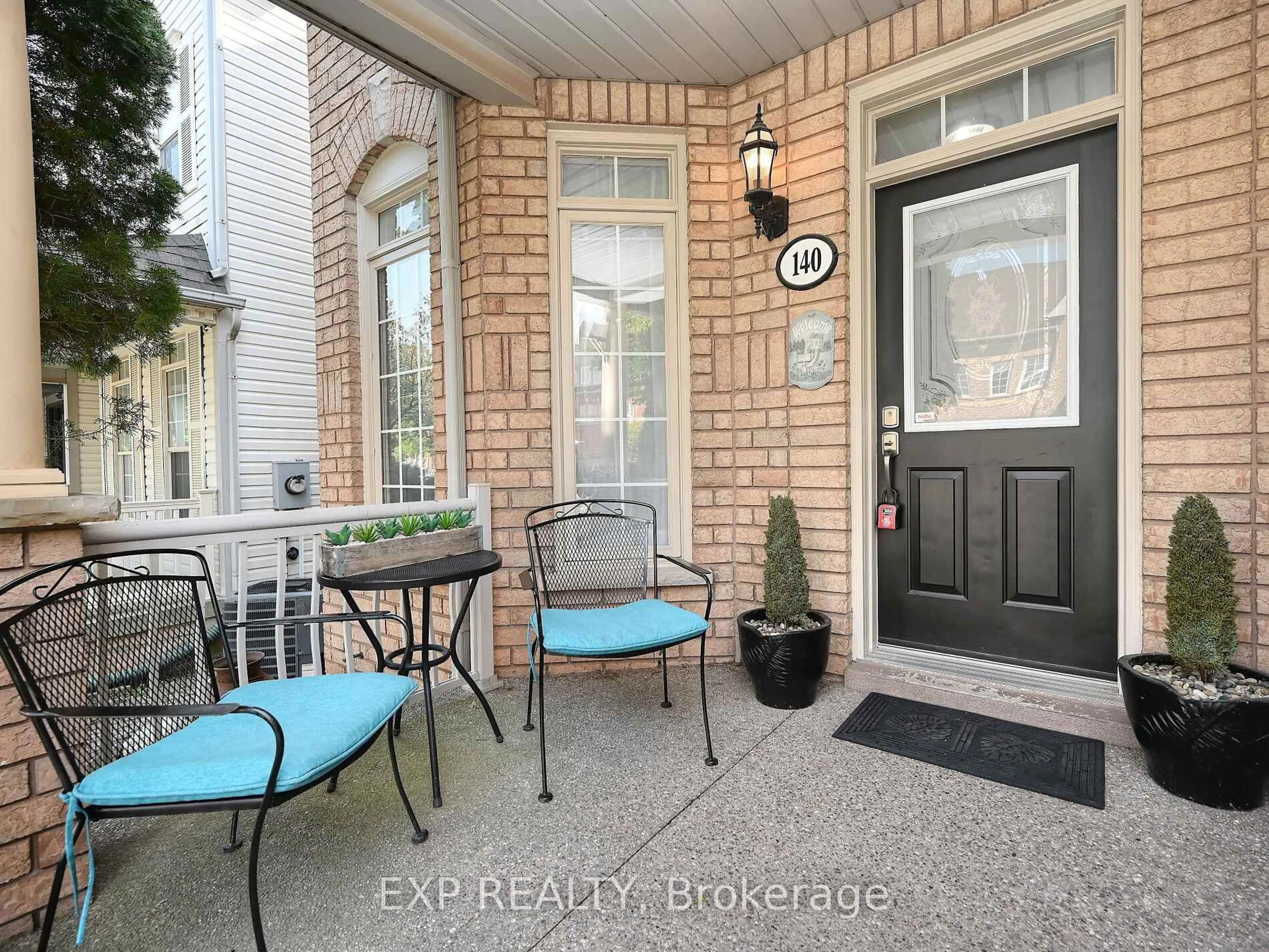 Indoor entryway for 140 GATWICK Dr, Oakville Ontario L6H 6N3