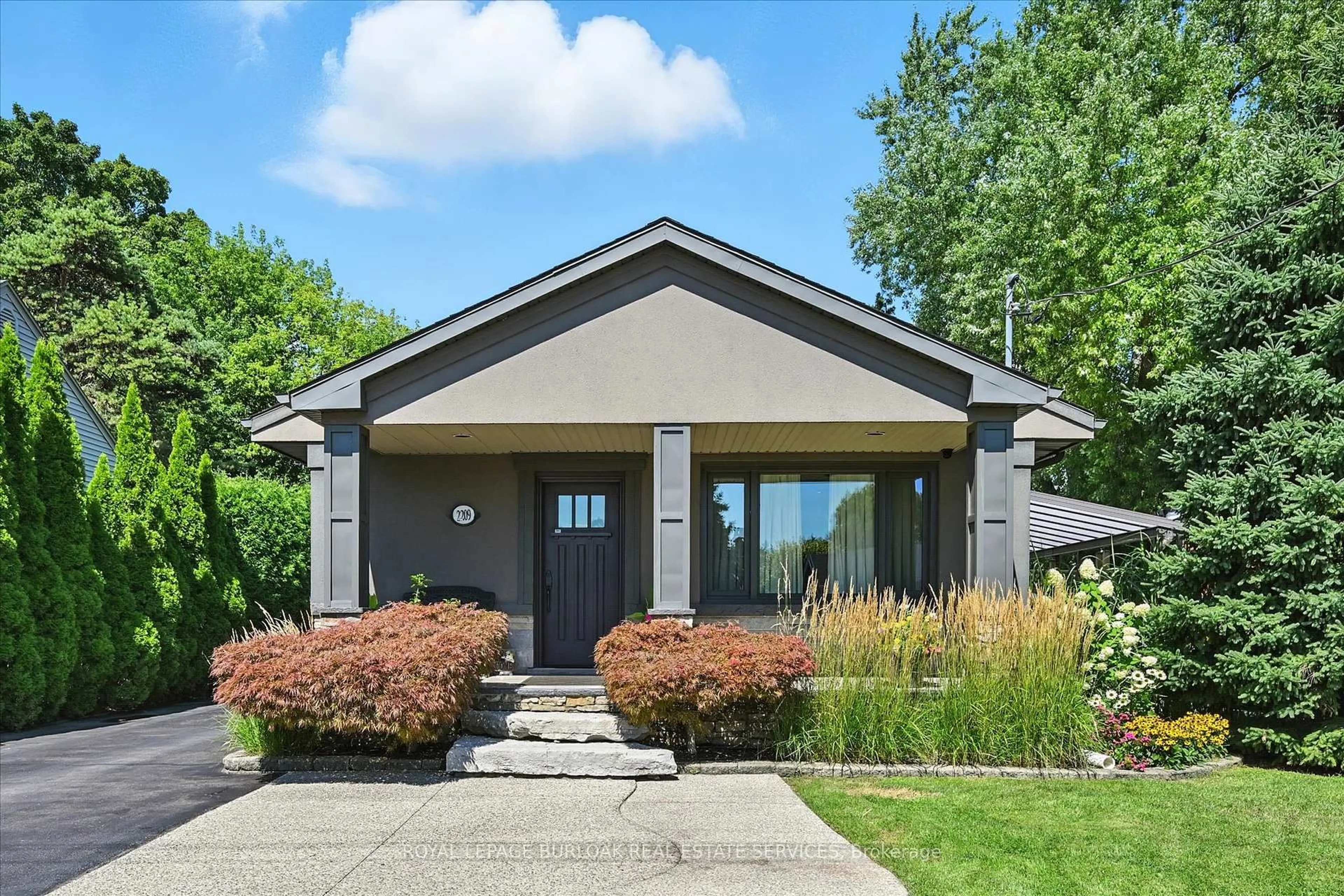 Unknown for 2209 Ghent Ave, Burlington Ontario L7R 1Y6