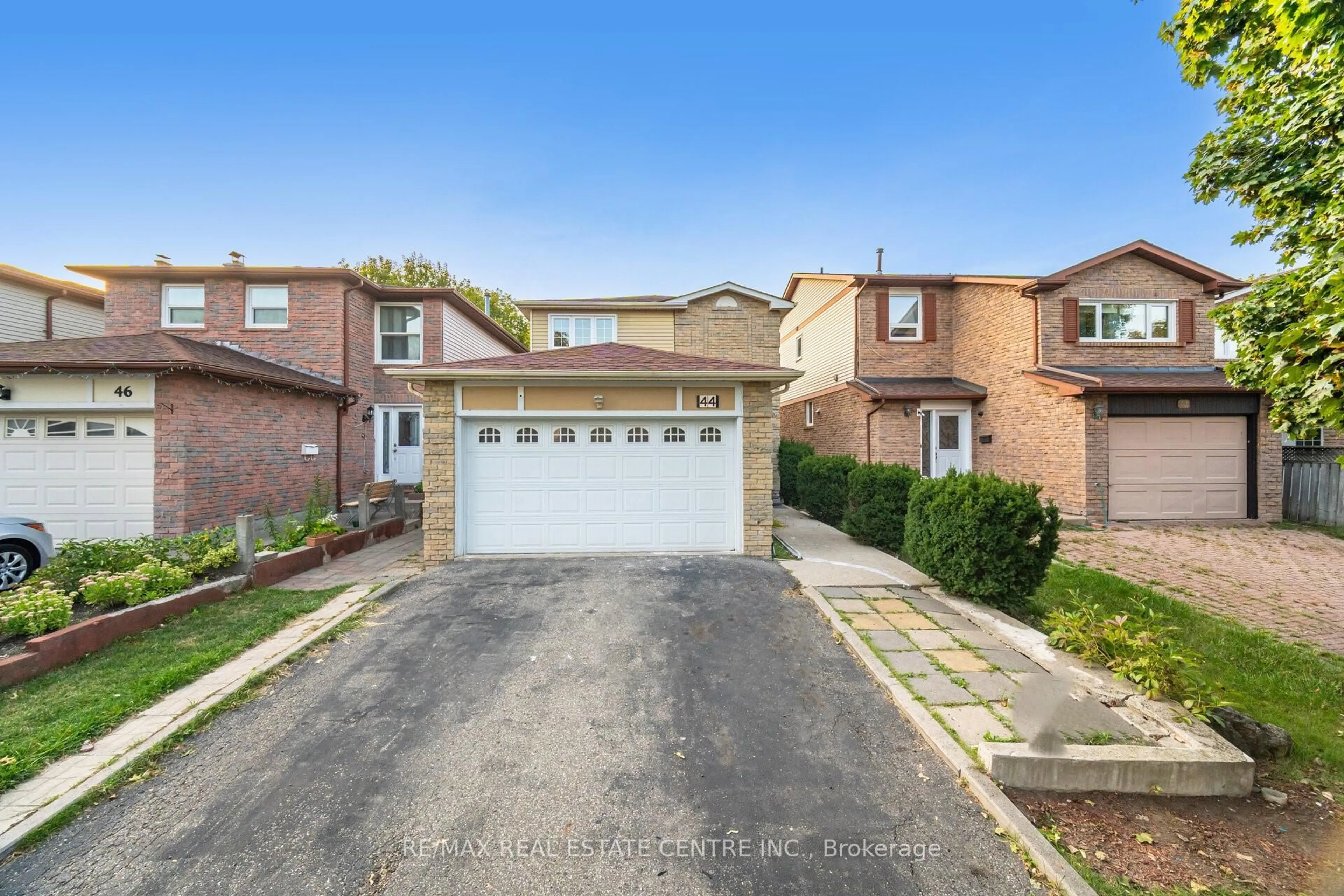 A pic from outside/outdoor area/front of a property/back of a property/a pic from drone, street for 44 Abelard Ave, Brampton Ontario L6Y 2K8