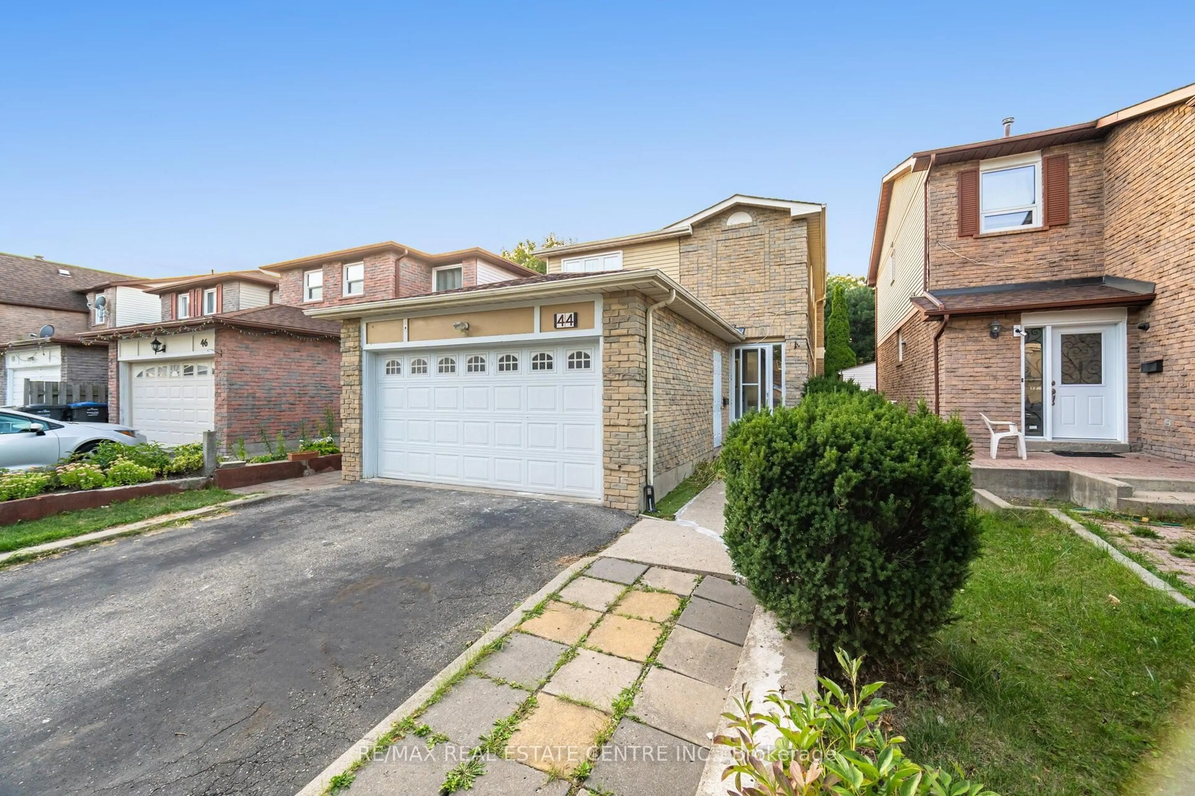 A pic from outside/outdoor area/front of a property/back of a property/a pic from drone, street for 44 Abelard Ave, Brampton Ontario L6Y 2K8