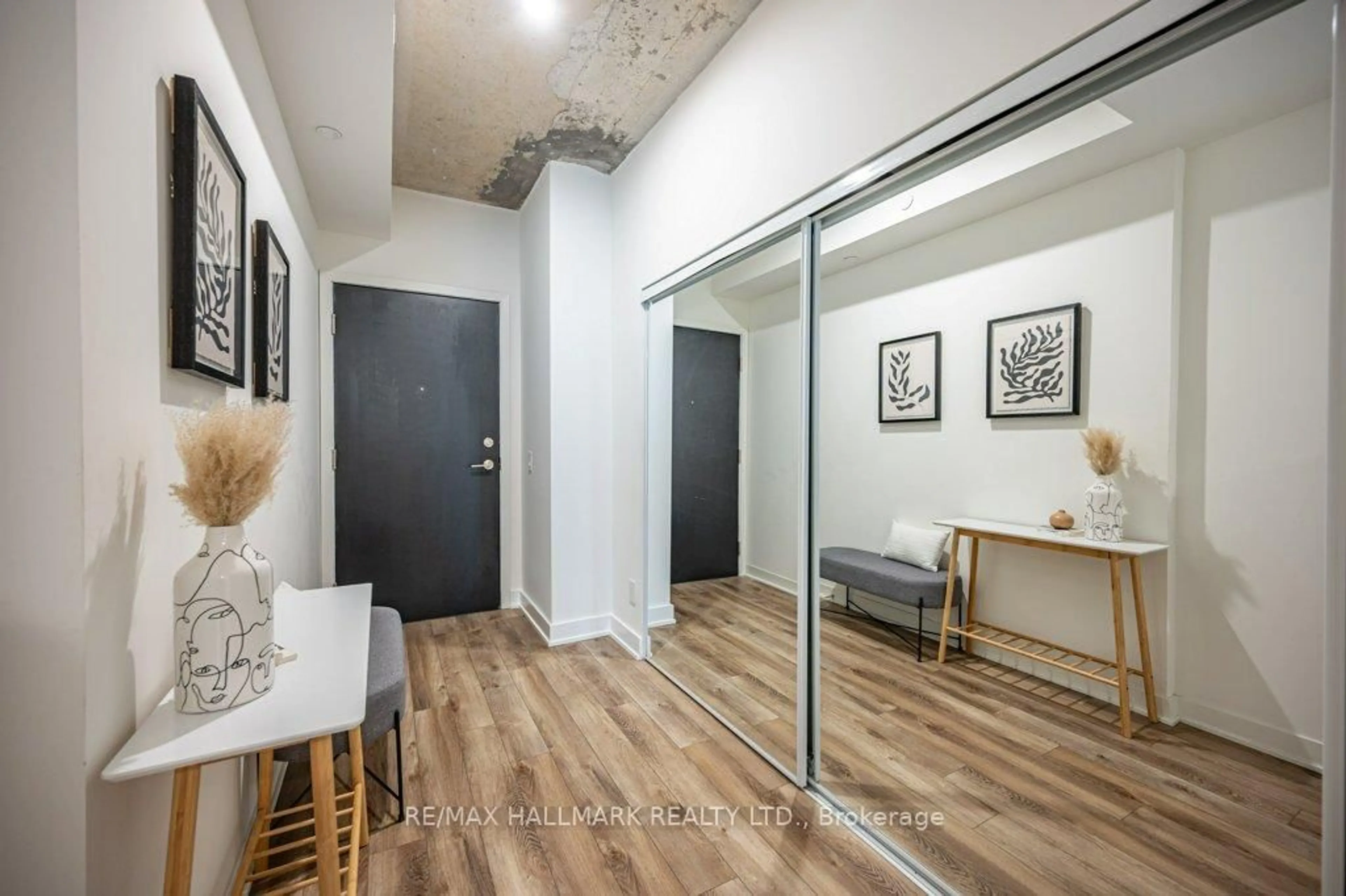 Indoor entryway for 1808 St. Clair Ave #220, Toronto Ontario M6N 0C1