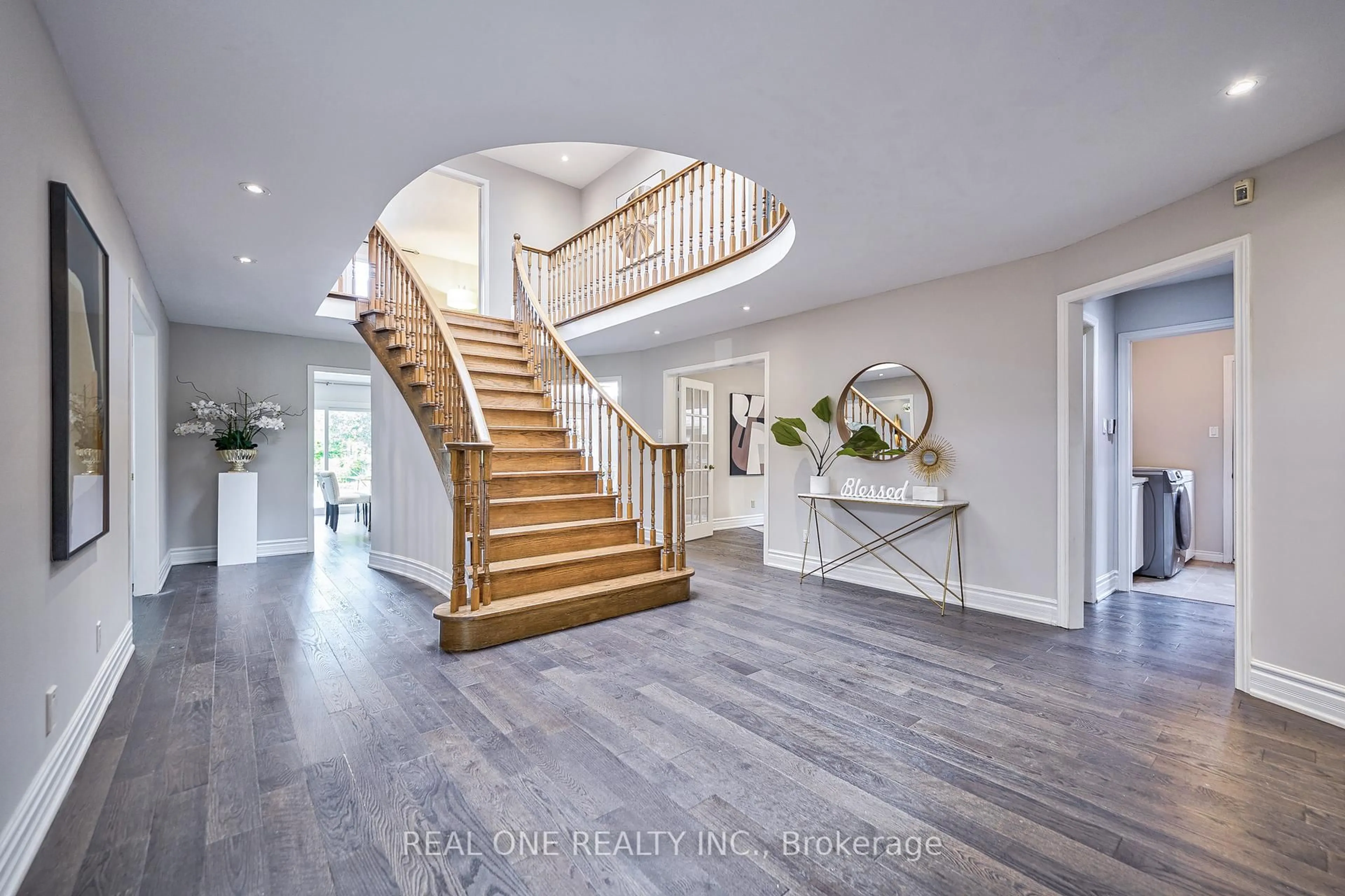 Indoor entryway for 1321 Monks Passage, Oakville Ontario L6M 1K6