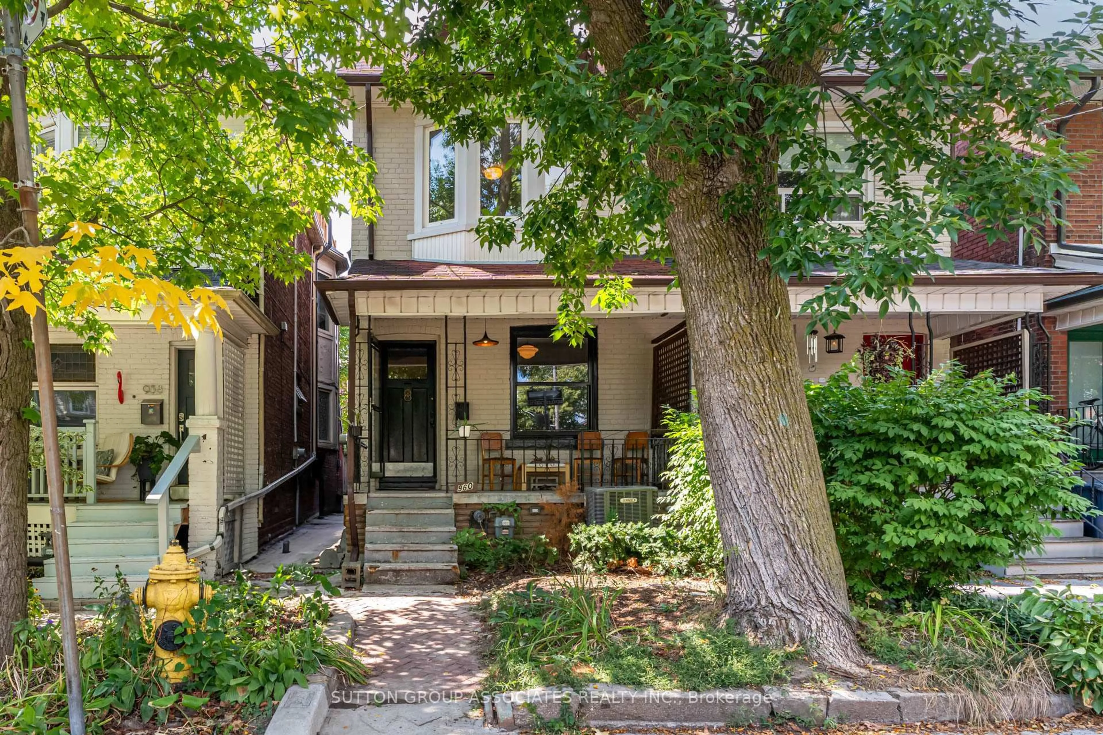 Patio, street for 960 Shaw St, Toronto Ontario M6G 3M7