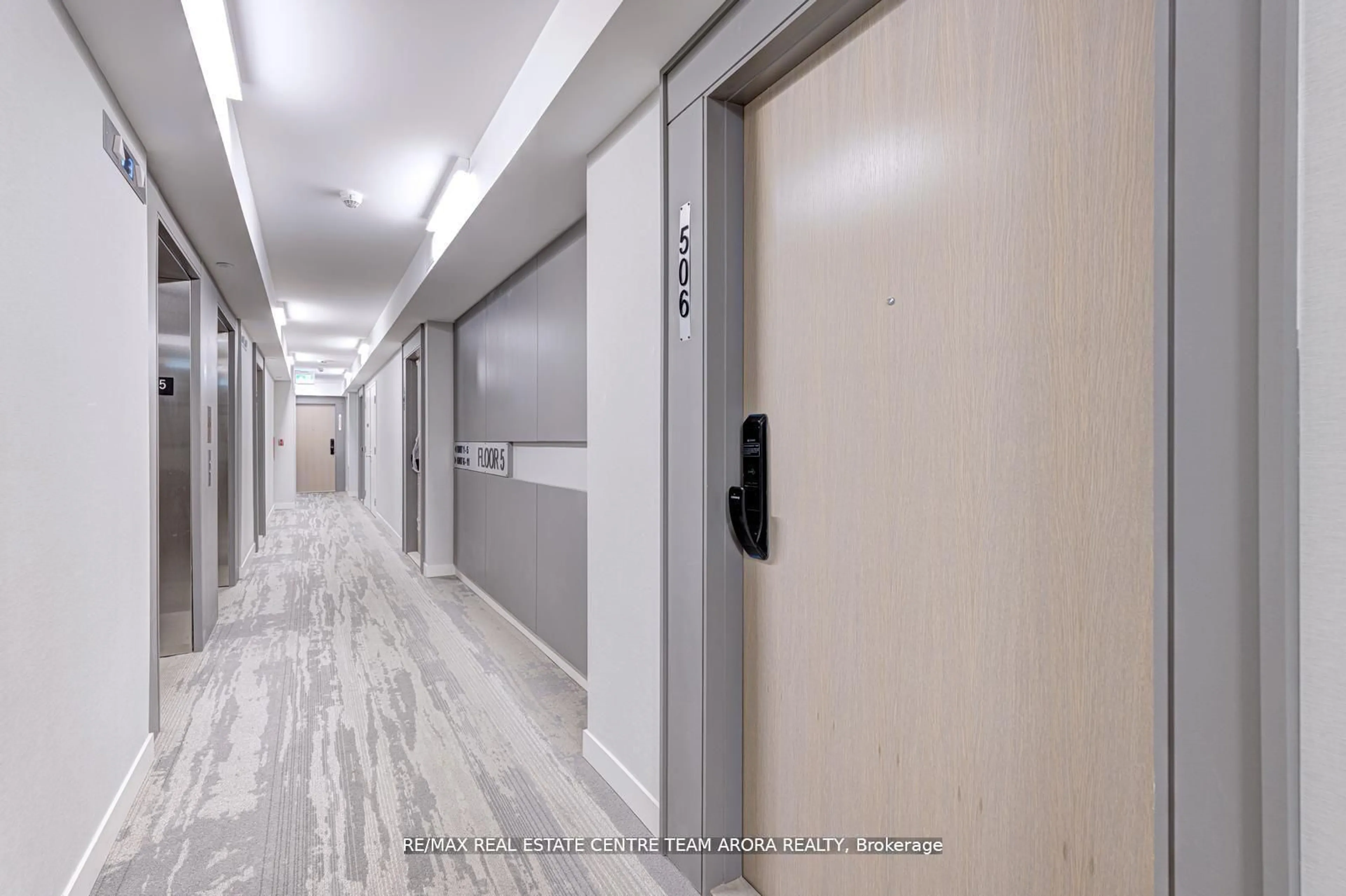 Indoor foyer for 370 MARTHA St #506, Burlington Ontario L7R 1E2