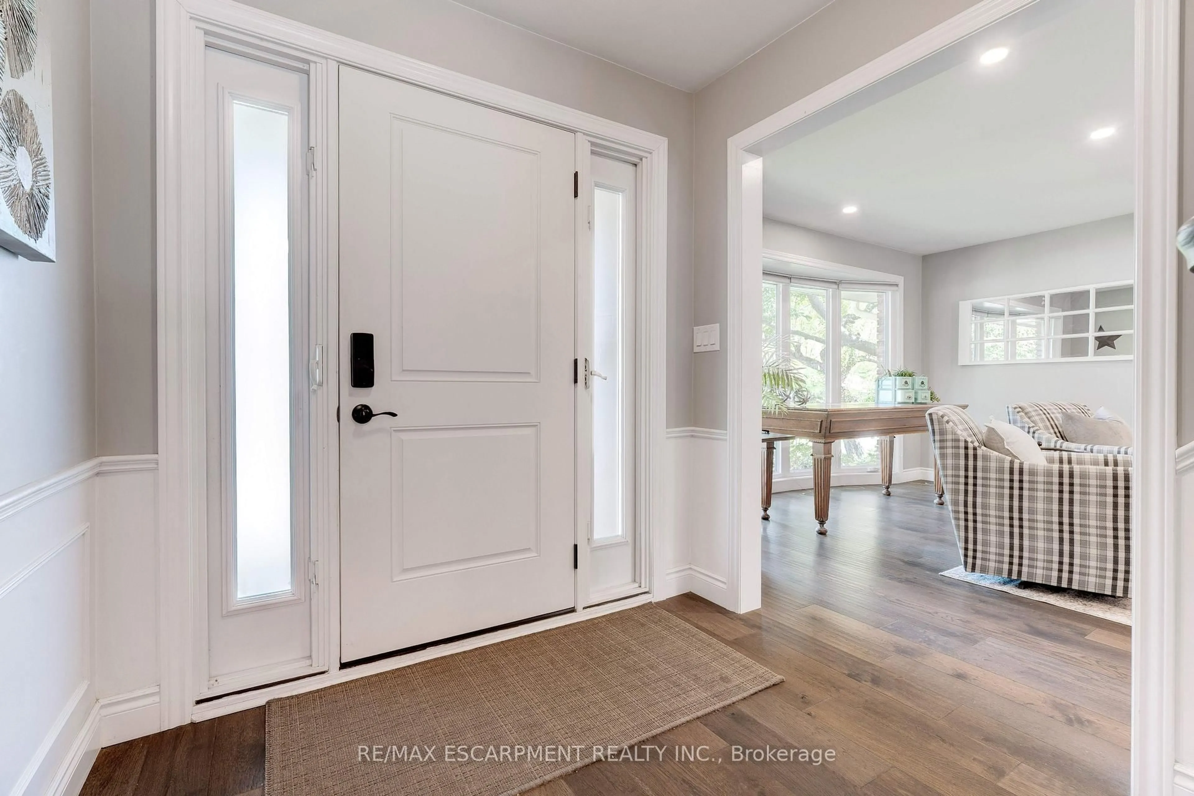 Indoor entryway for 2118 Agincourt Cres, Burlington Ontario L7P 1P2