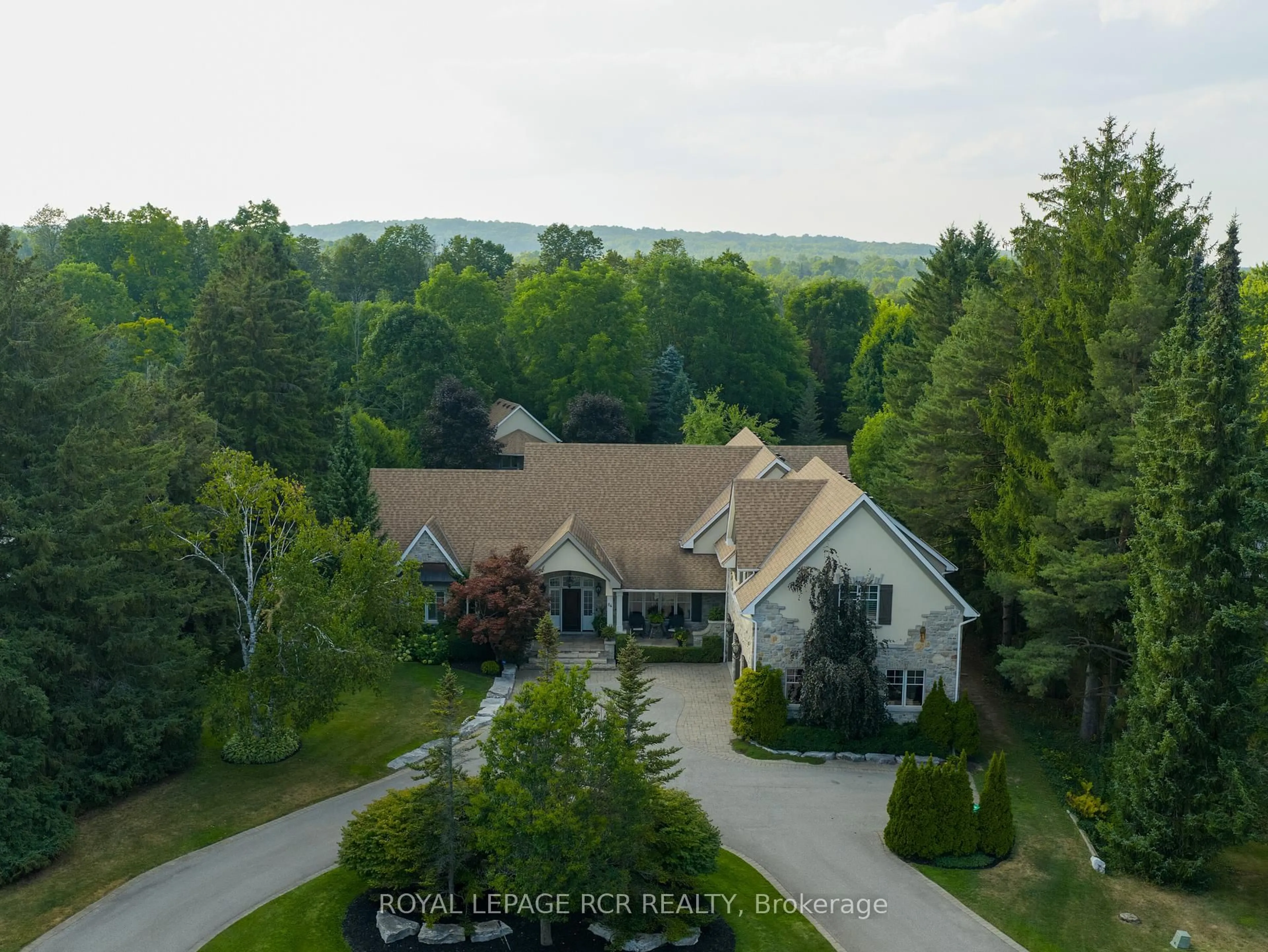 A pic from outside/outdoor area/front of a property/back of a property/a pic from drone, unknown for 84 Kennedy Rd, Caledon Ontario L7C 2A7