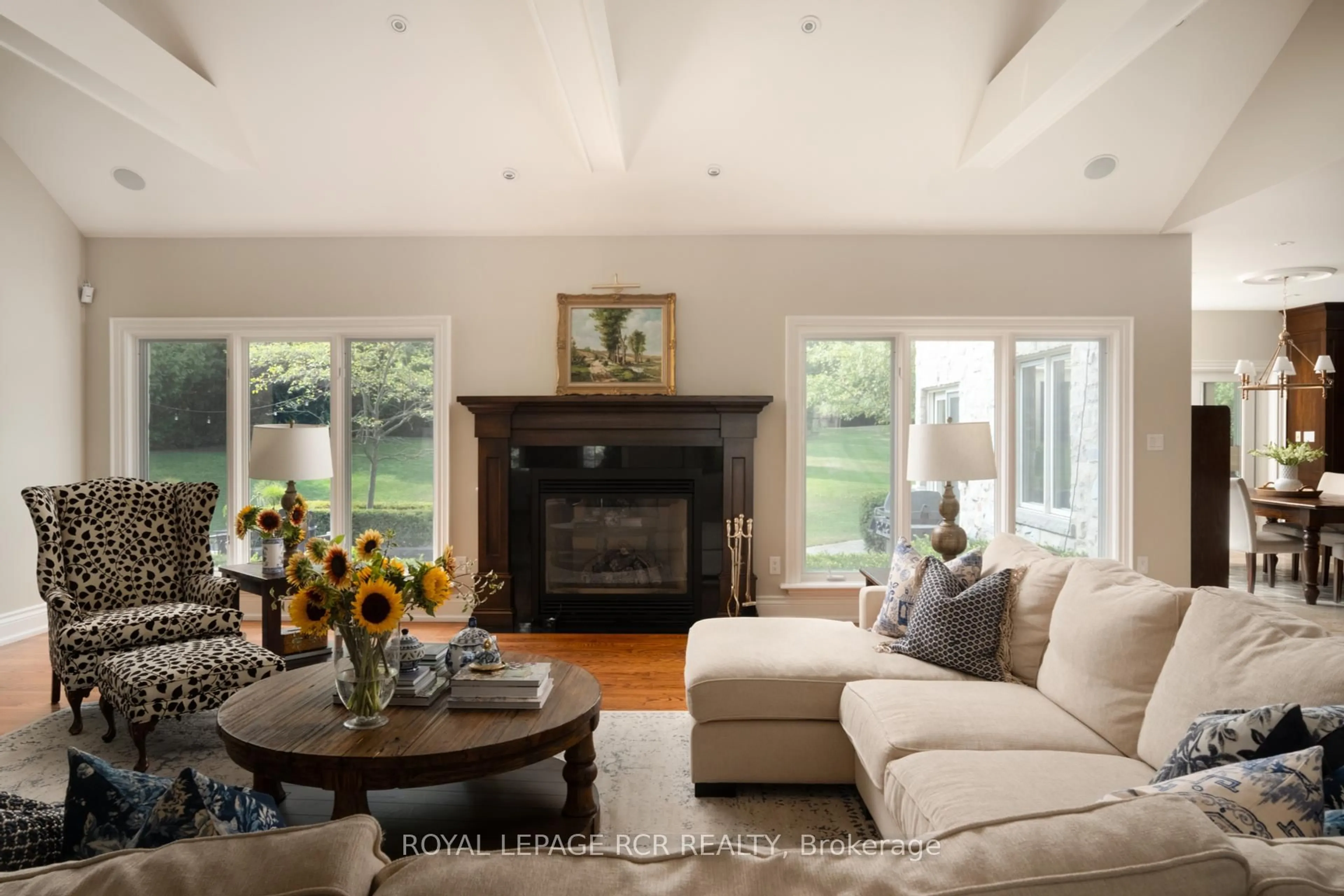 Living room with furniture, unknown for 84 Kennedy Rd, Caledon Ontario L7C 2A7