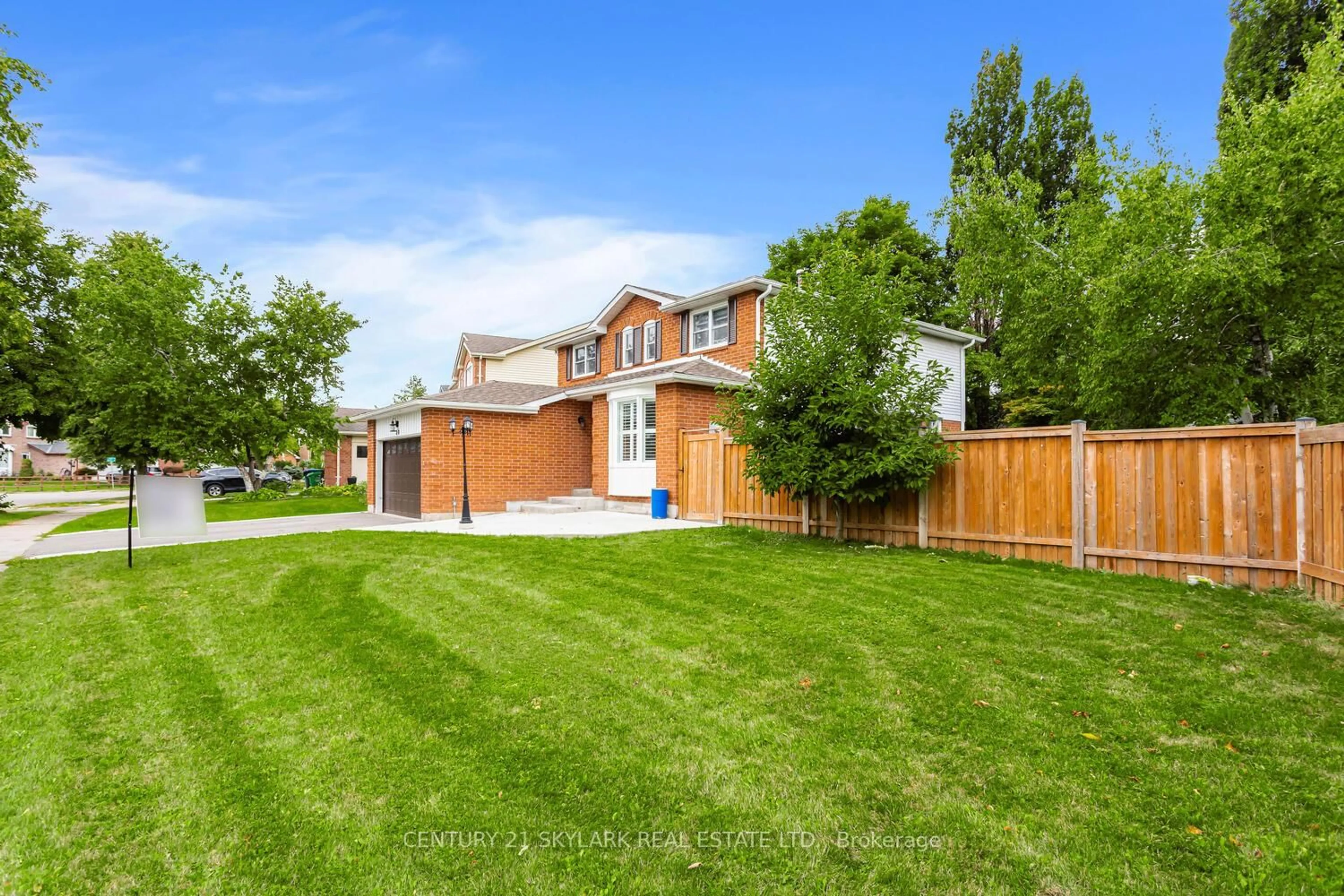 A pic from outside/outdoor area/front of a property/back of a property/a pic from drone, street for 20 Driscoll Dr, Brampton Ontario L6Y 3H7