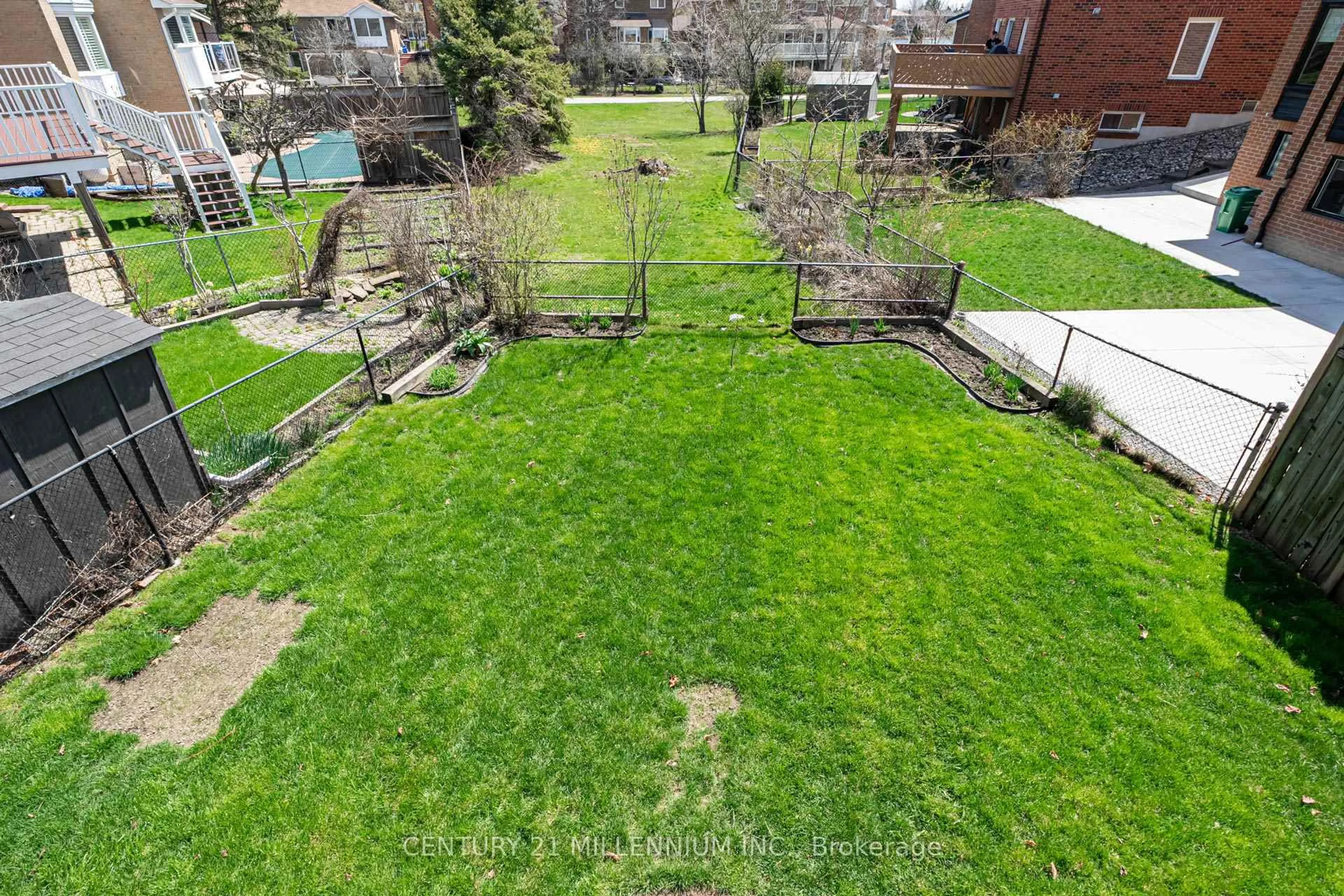 A pic from outside/outdoor area/front of a property/back of a property/a pic from drone, street for 81 Philosopher's Tr, Brampton Ontario L6S 4L4