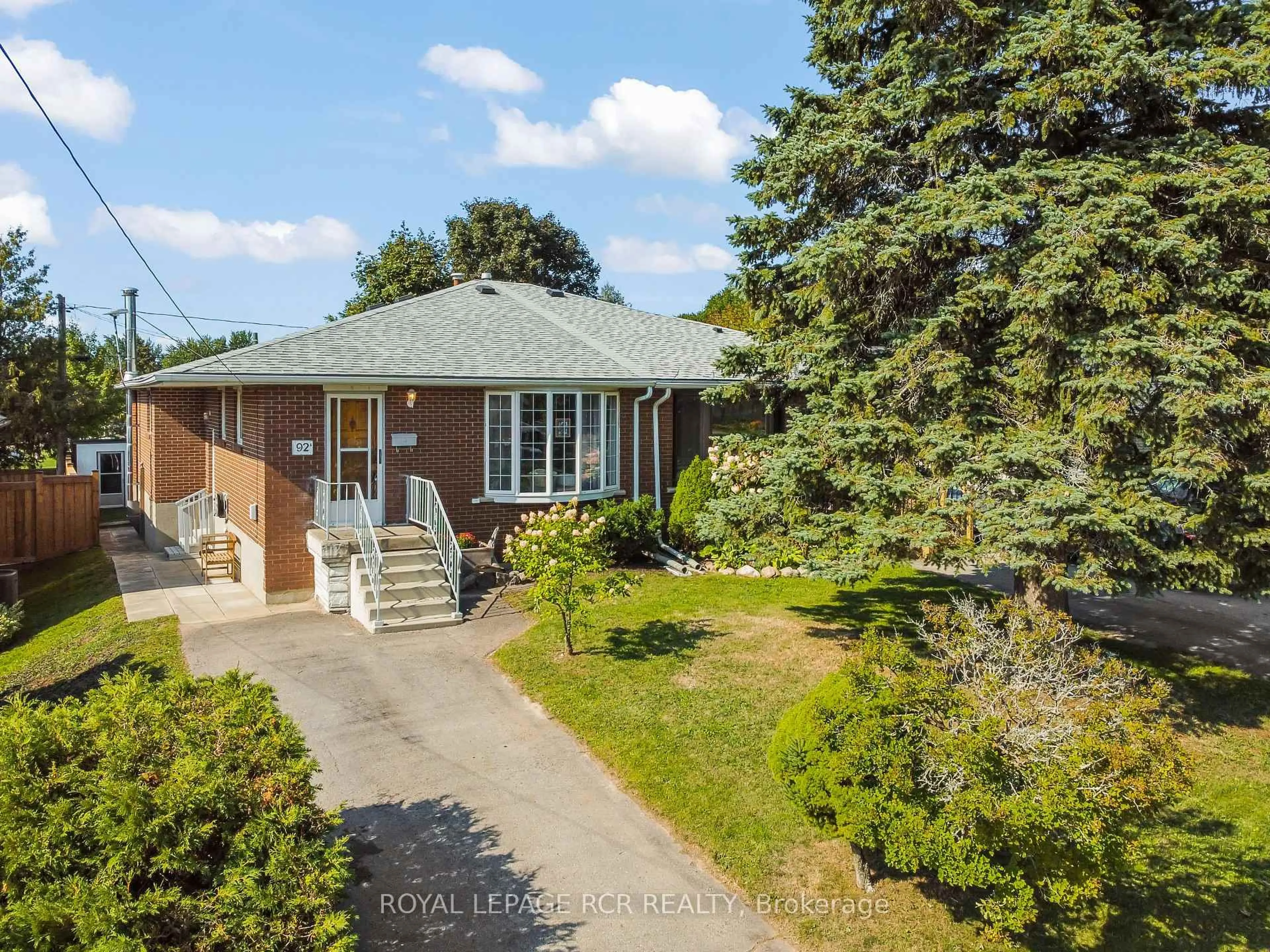 A pic from outside/outdoor area/front of a property/back of a property/a pic from drone, street for 92A Dawson Rd, Orangeville Ontario L9W 2W6