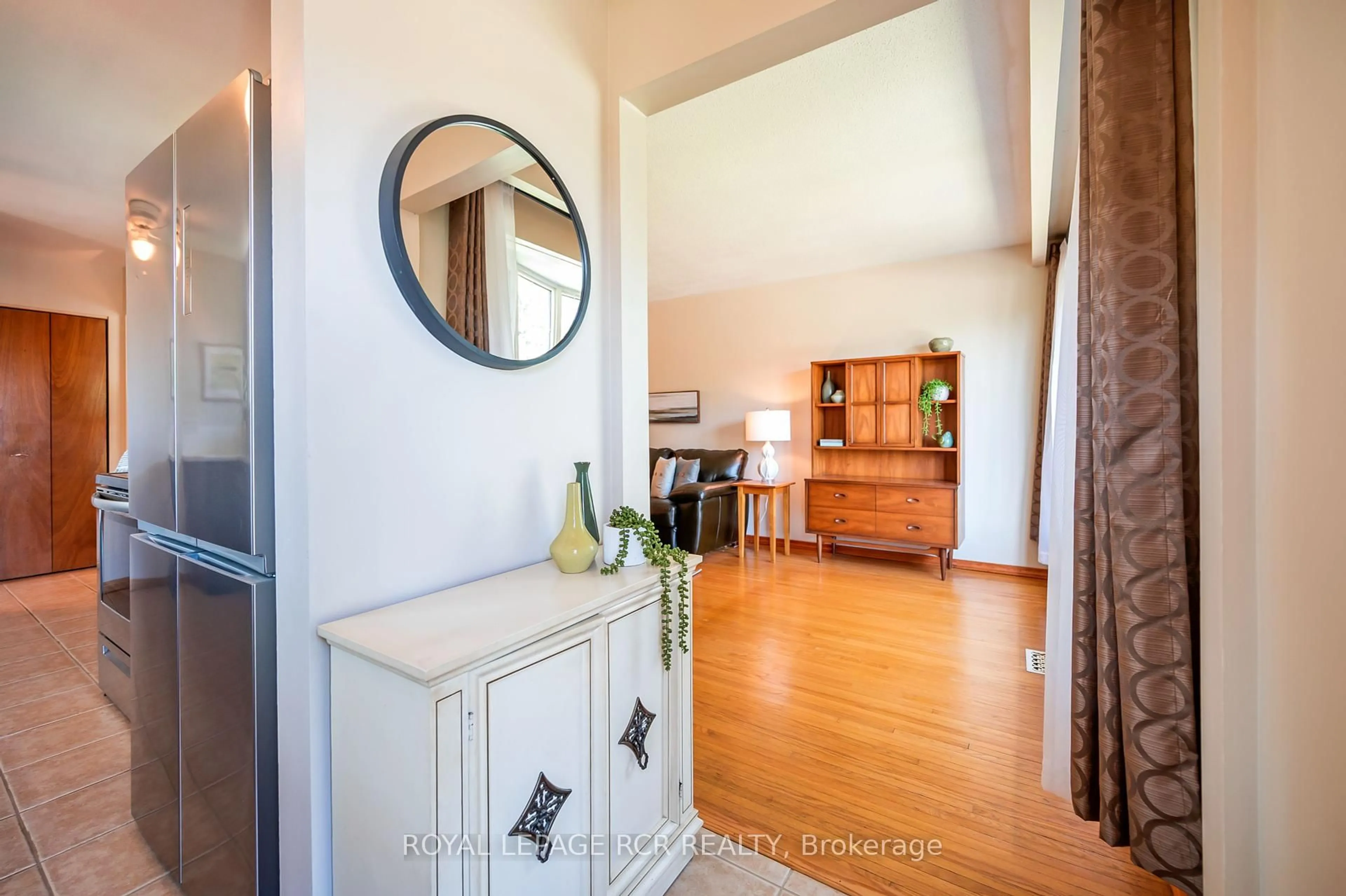 Indoor entryway for 92A Dawson Rd, Orangeville Ontario L9W 2W6