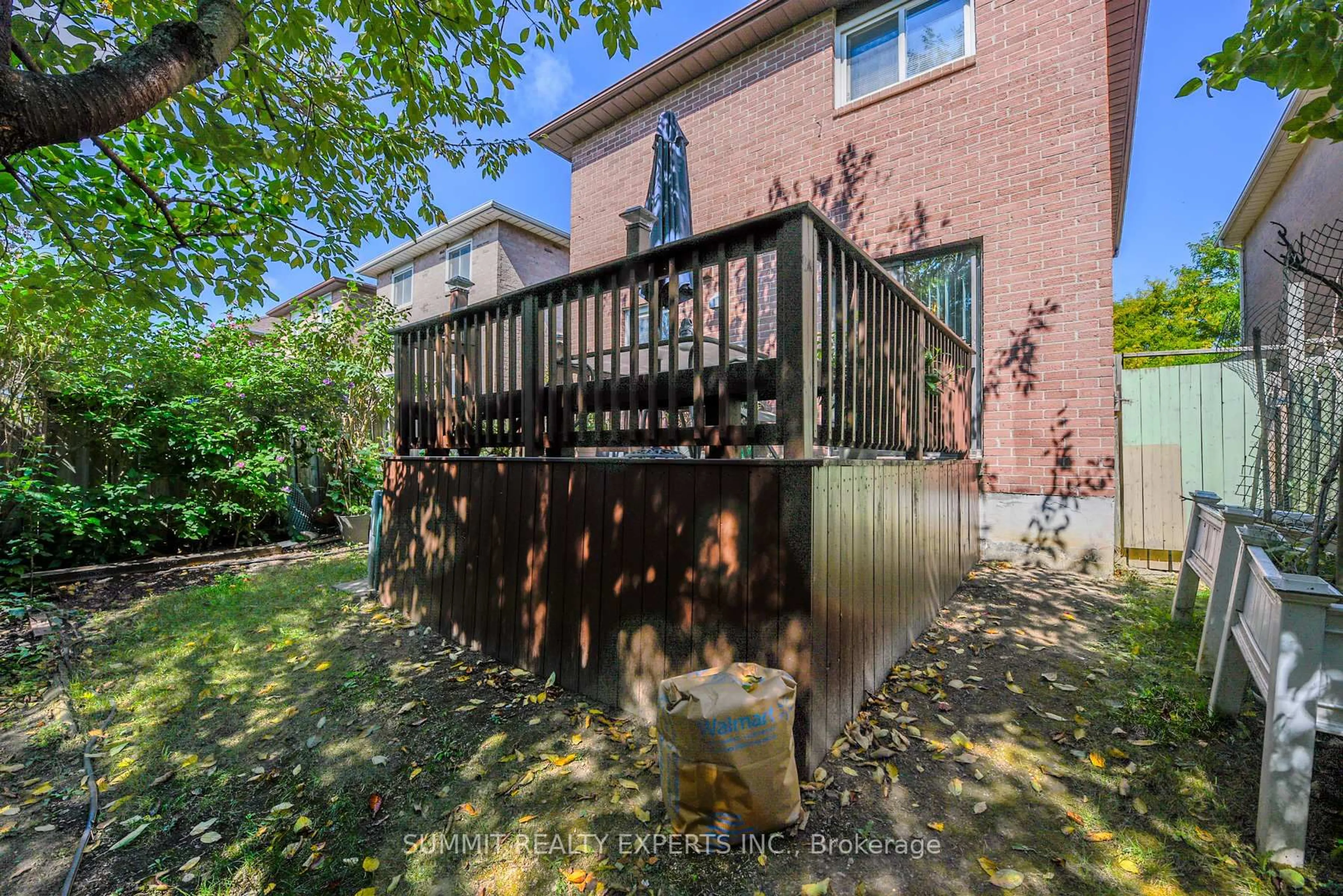 Patio, street for 95 Muirland Cres, Brampton Ontario L6X 4G3
