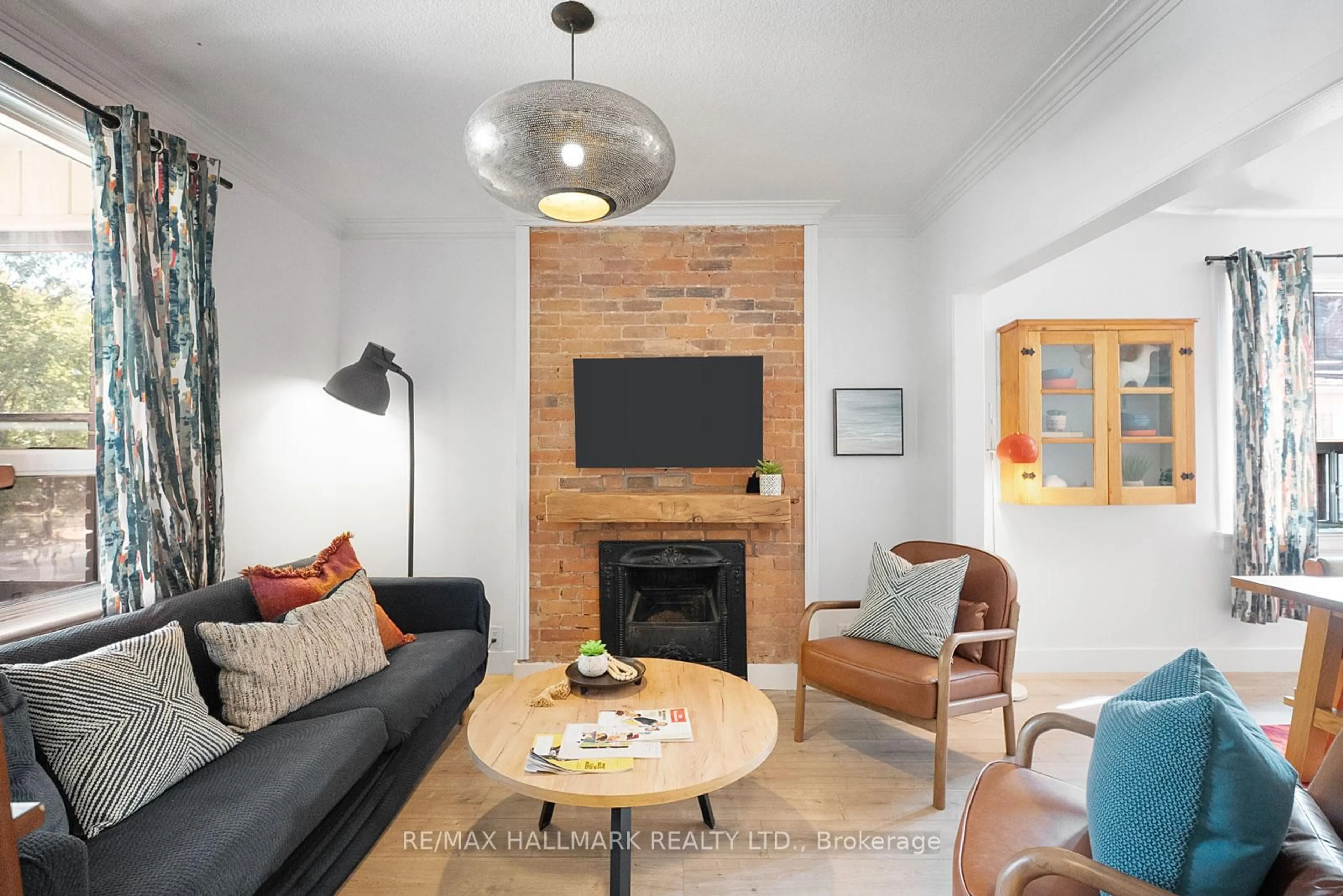 Living room with furniture, unknown for 1 Hounslow Heath Rd, Toronto Ontario M6N 1G7