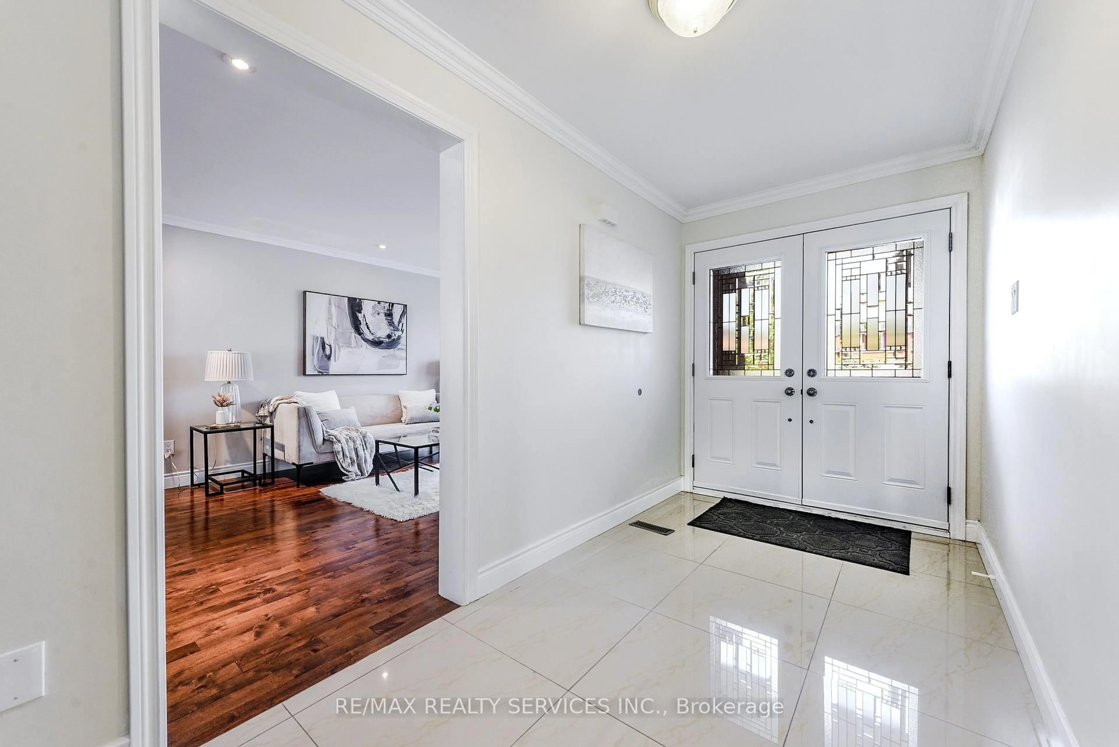 Indoor entryway for 10 St Mark Pl, Brampton Ontario L6X 3W5