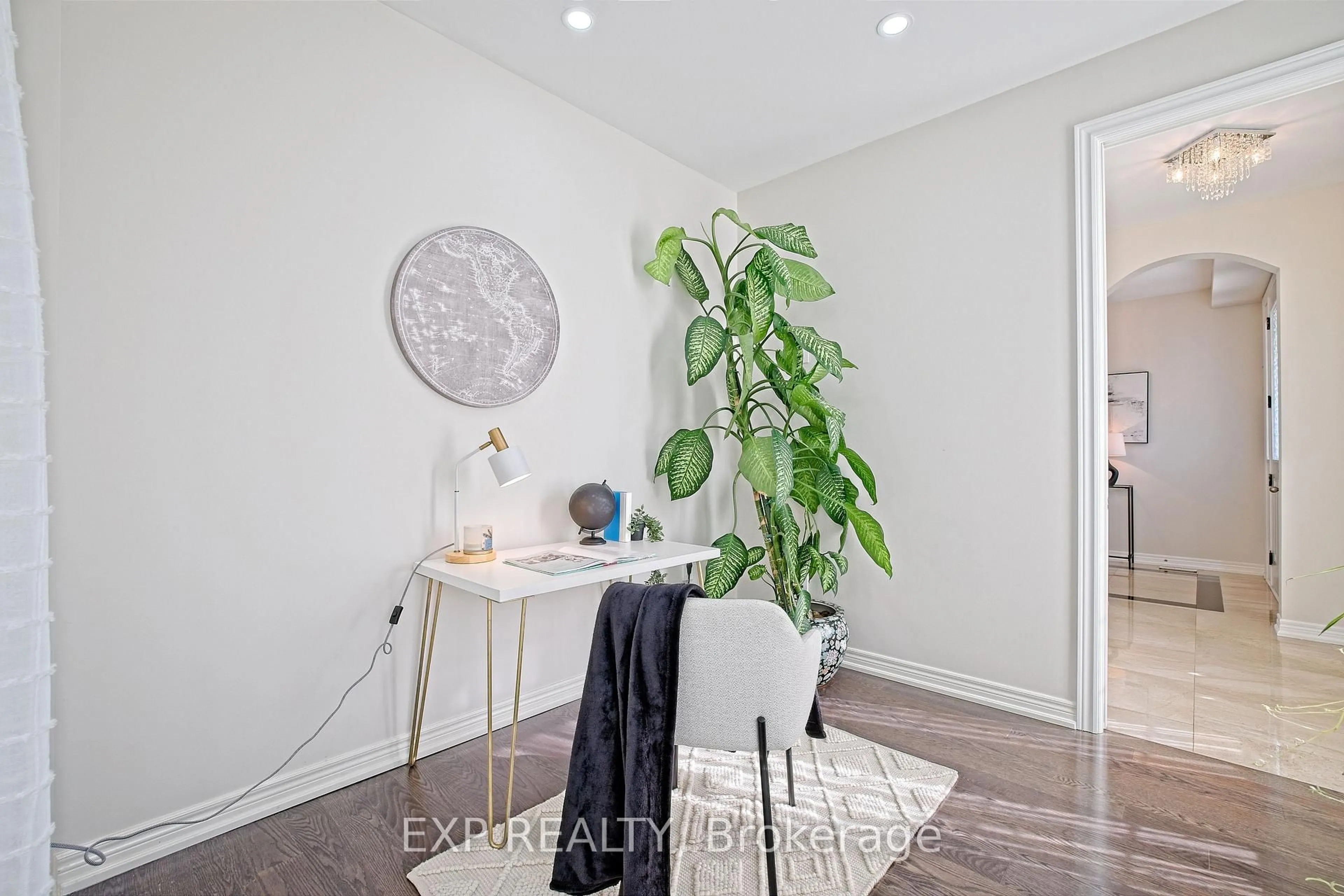 Indoor entryway for 520 Dougall Ave, Caledon Ontario L7C 3Y8