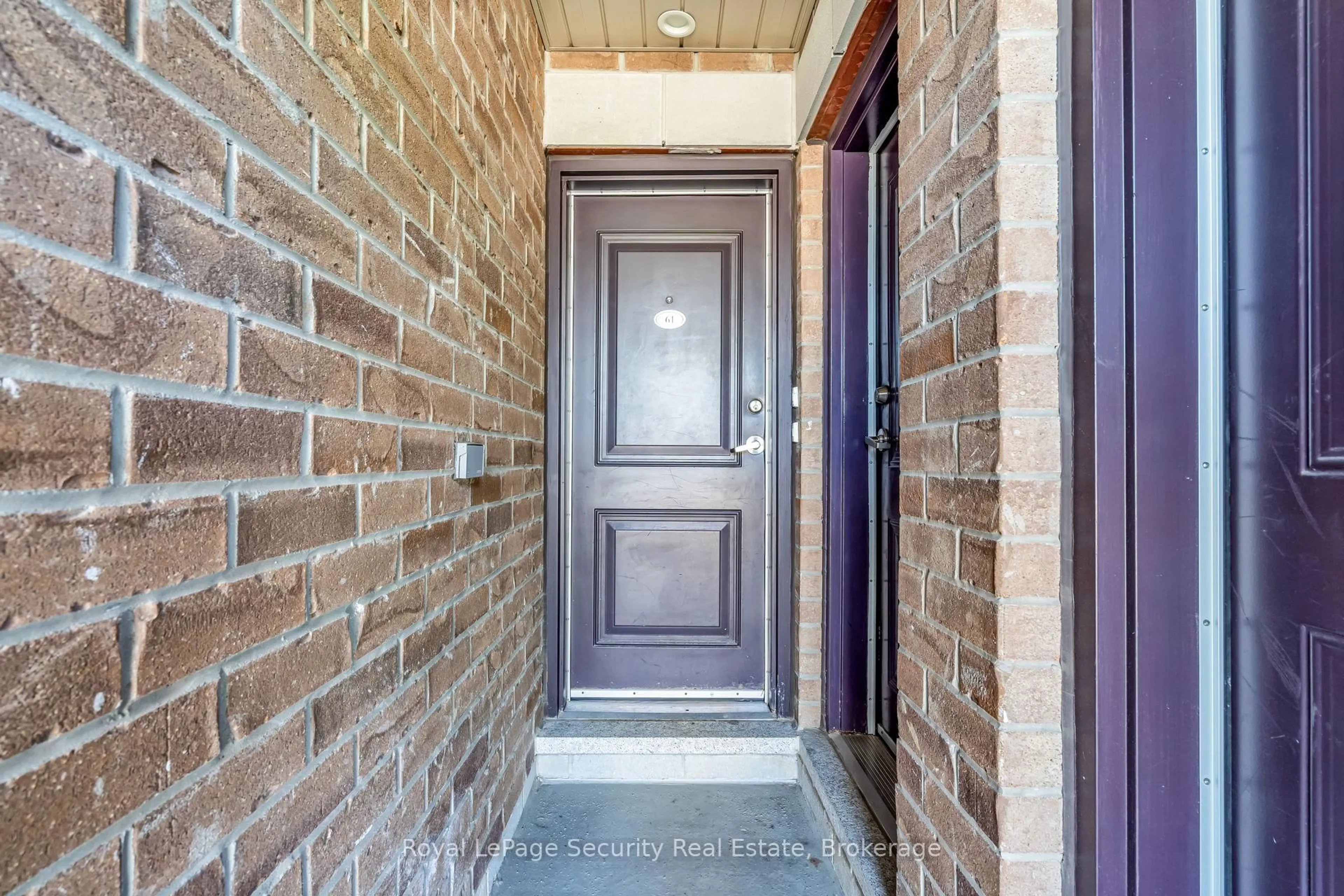 Indoor entryway for 2315 Sheppard Ave #61, Toronto Ontario M9M 3A4
