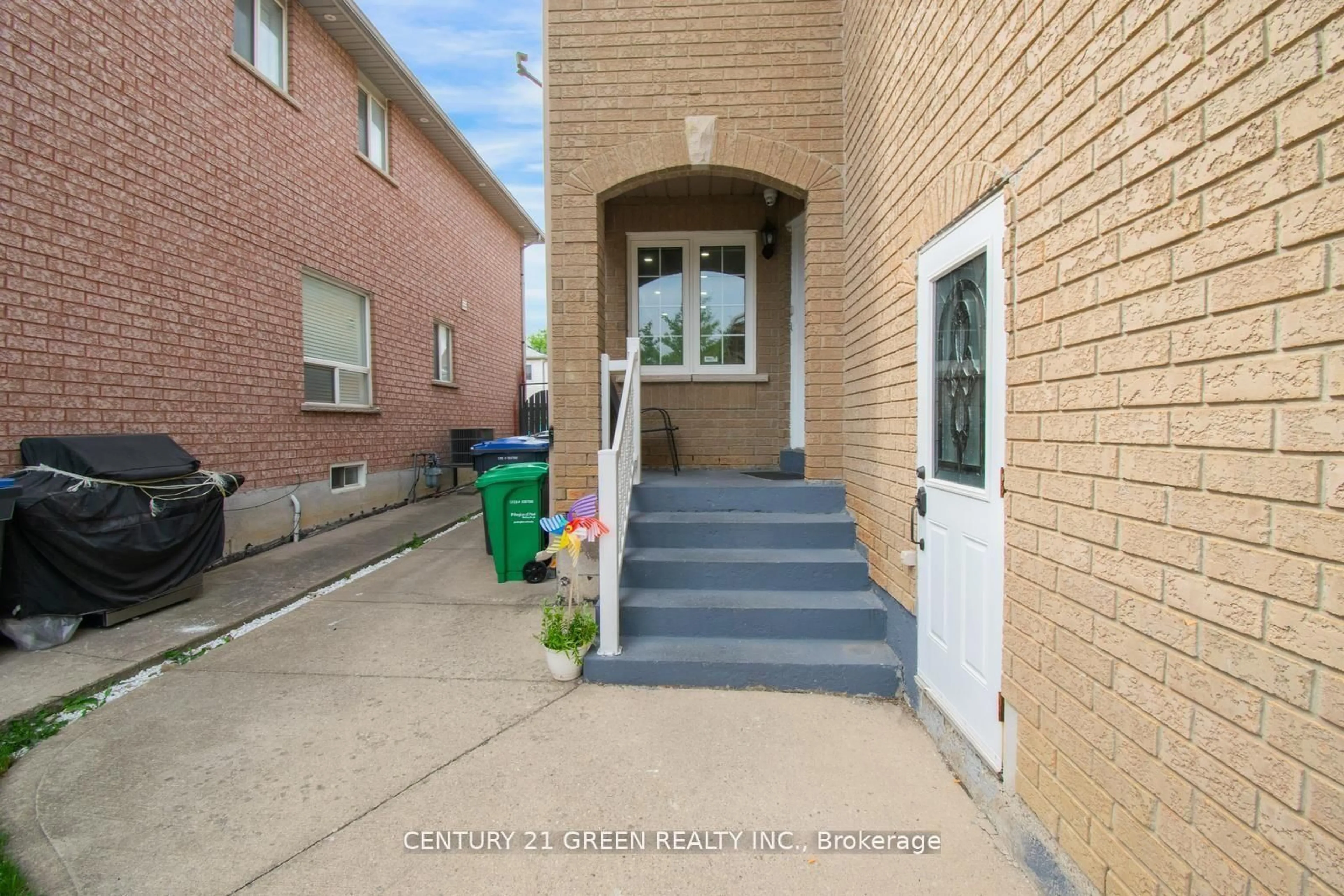 Unknown for 26 Oatfield Rd, Brampton Ontario L6R 1X7